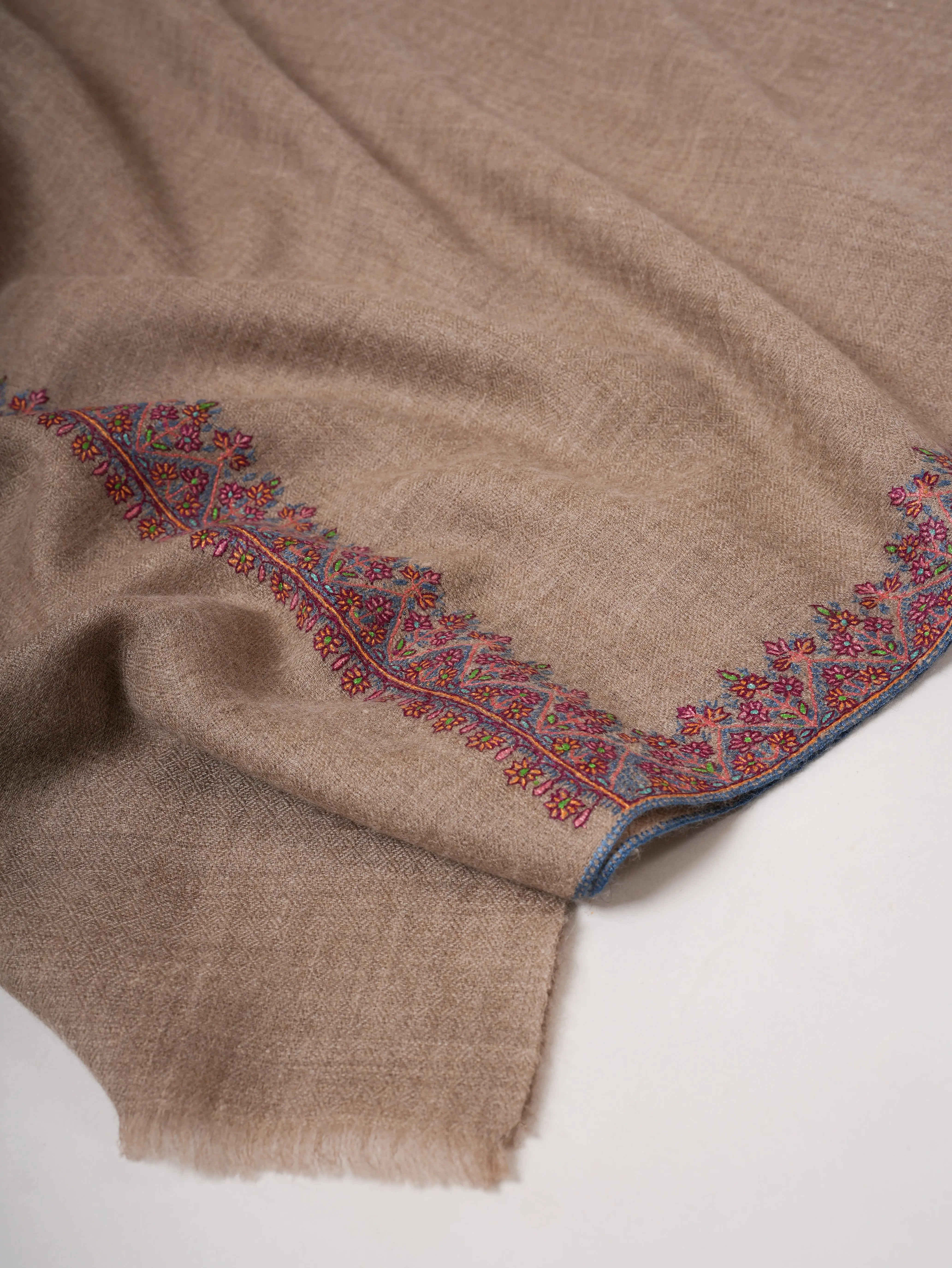 Natural Grey Hashia Embroidered Kashmiri Pashmina Shawl – Elegant Handwoven Luxury Shahkaar