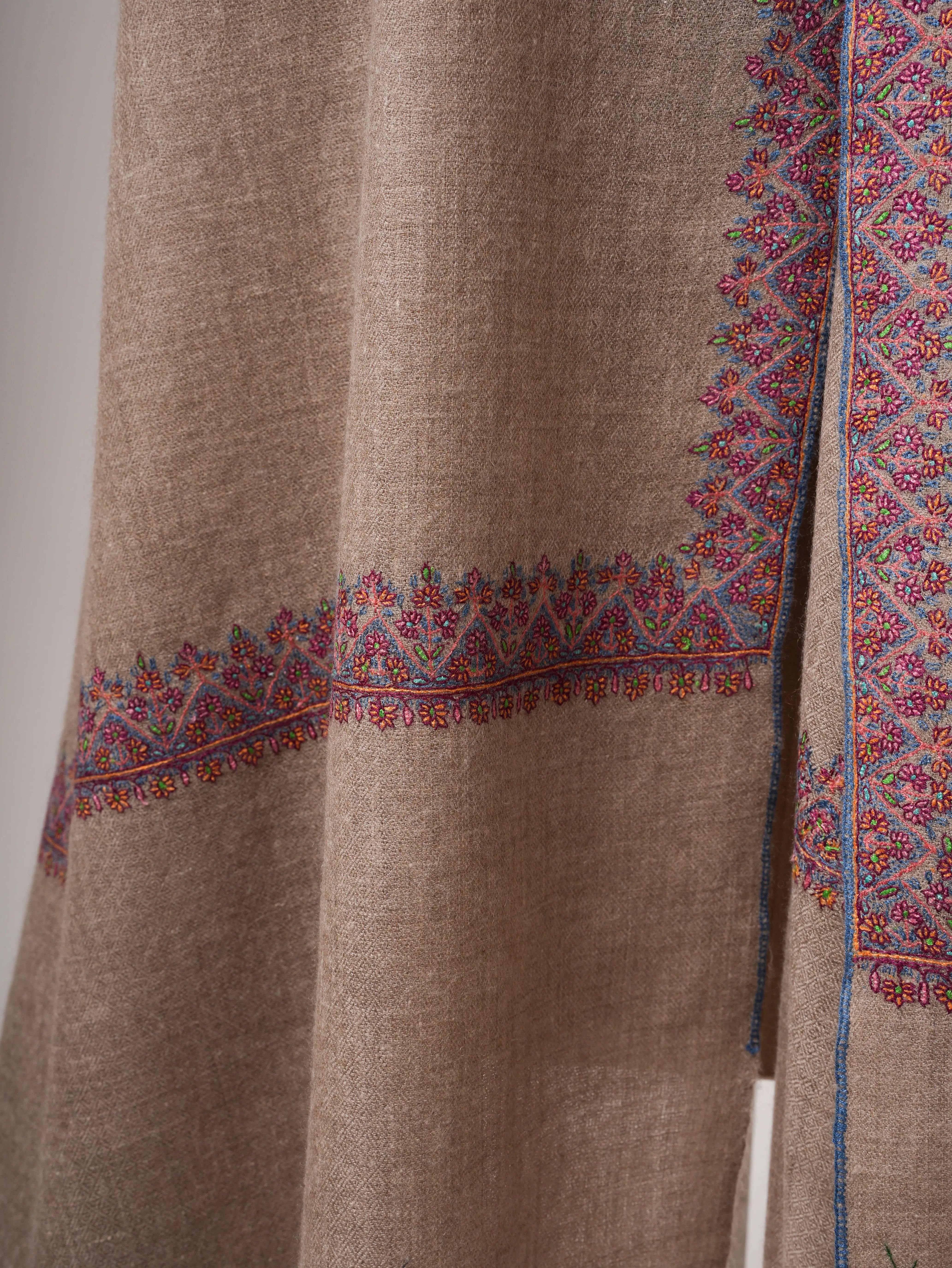 Natural Grey Hashia Embroidered Kashmiri Pashmina Shawl – Elegant Handwoven Luxury Shahkaar