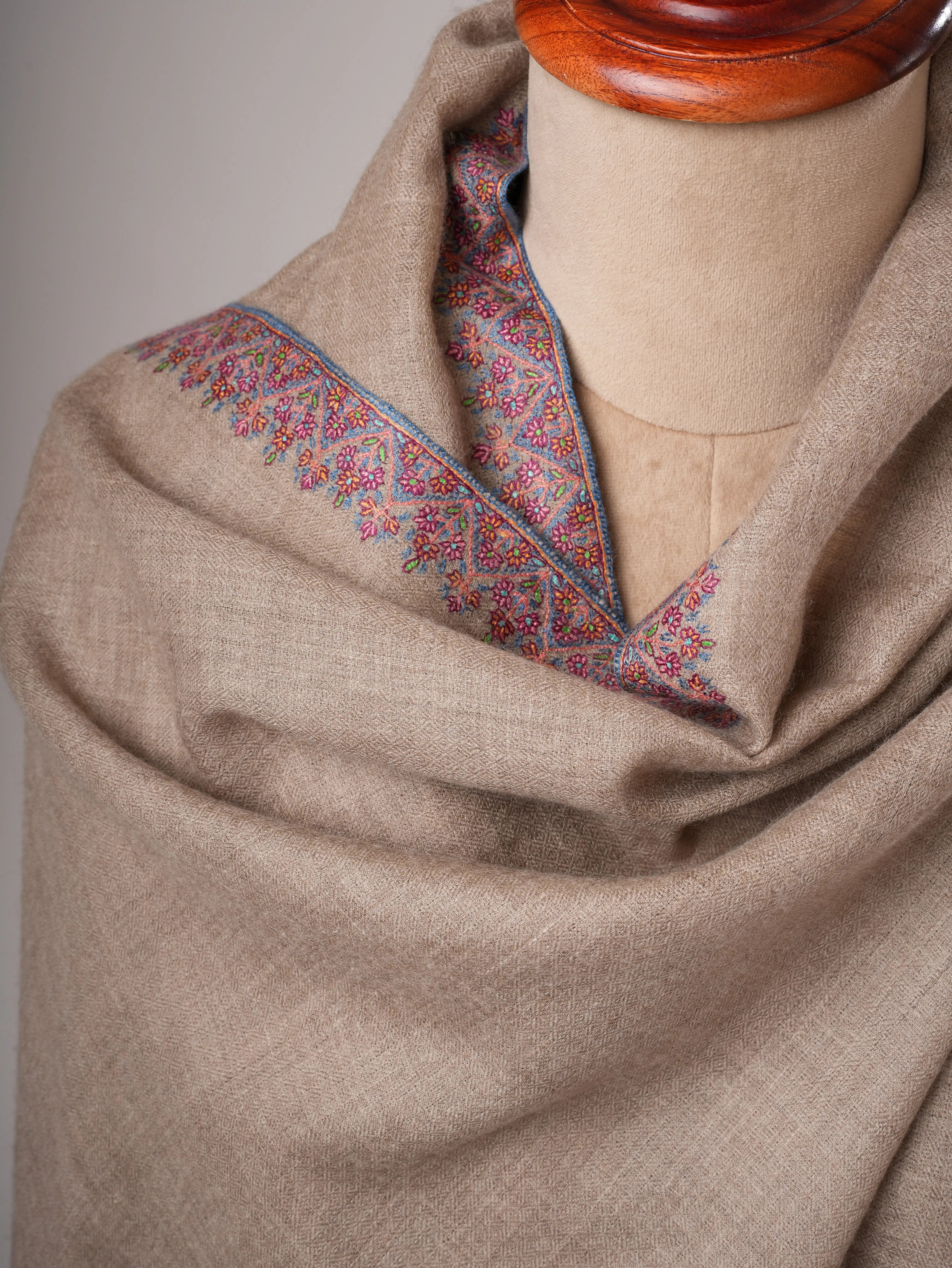 Natural Grey Hashia Embroidered Kashmiri Pashmina Shawl – Elegant Handwoven Luxury Shahkaar