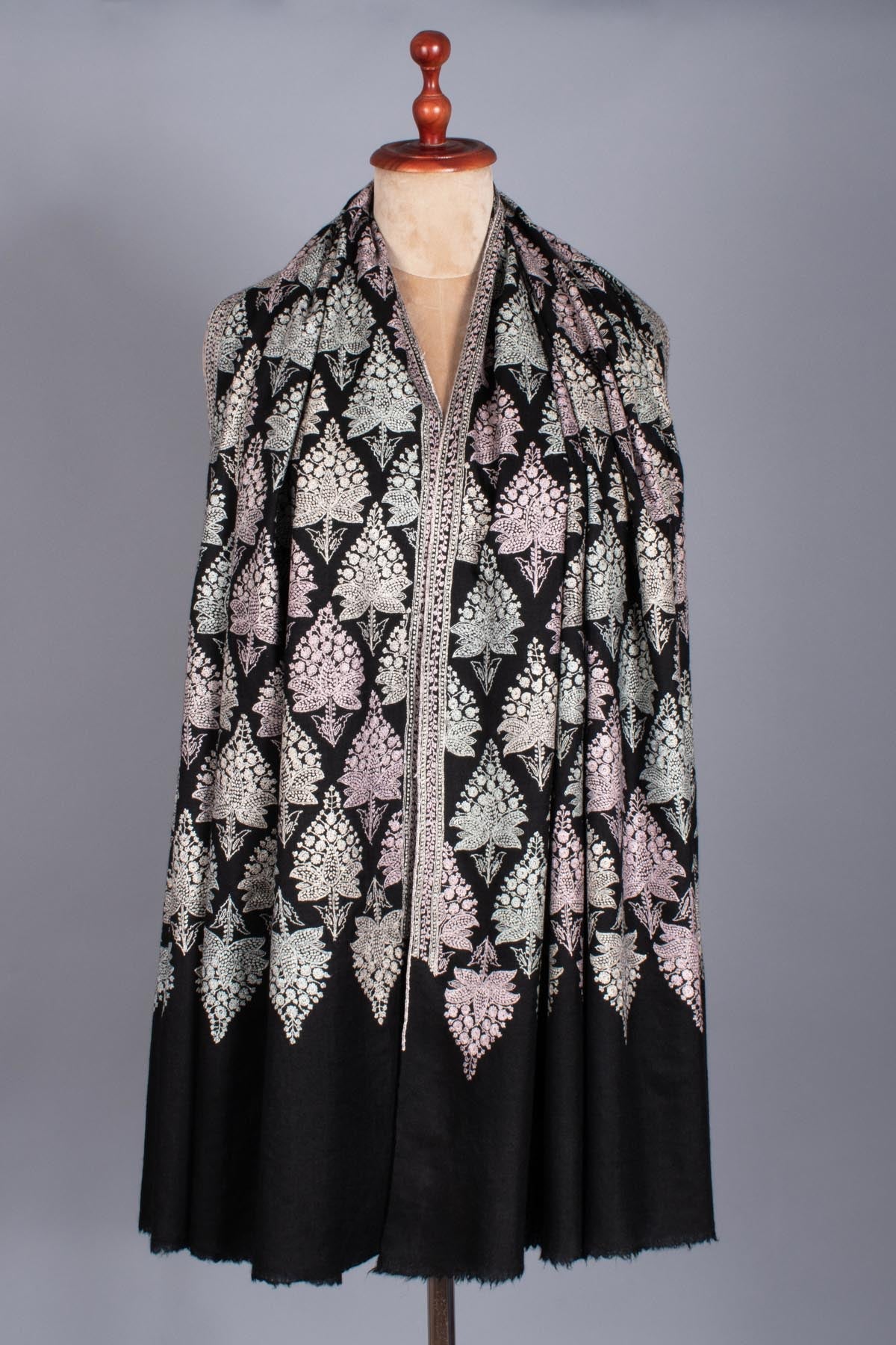 Scialle di pashmina nera adornata con ricami vibranti - Napier