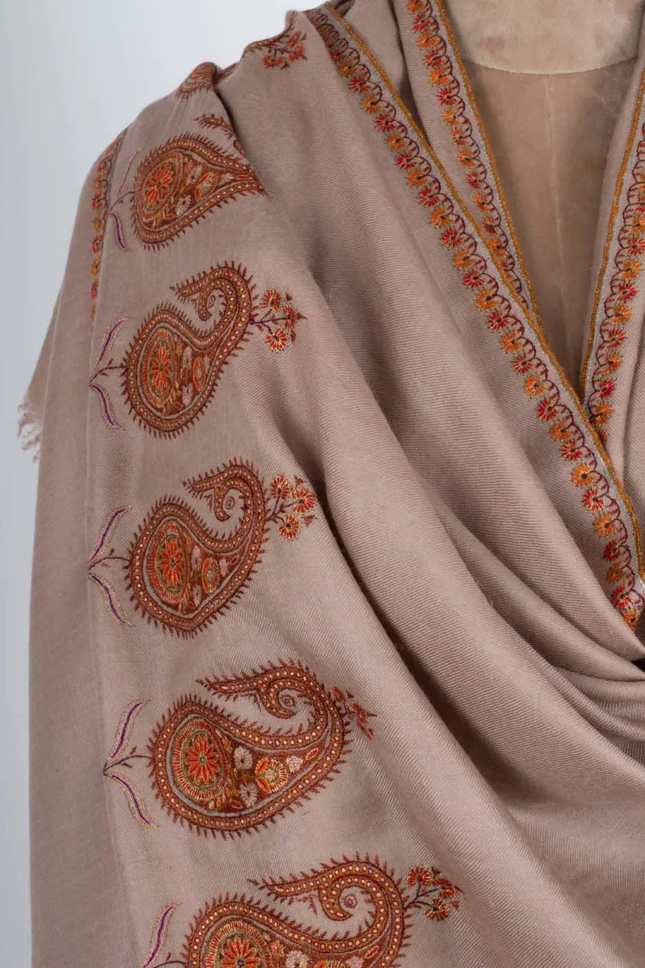 Dorukha Embroidery using Mulberry Silk On Pashmina - DAL Shahkaar