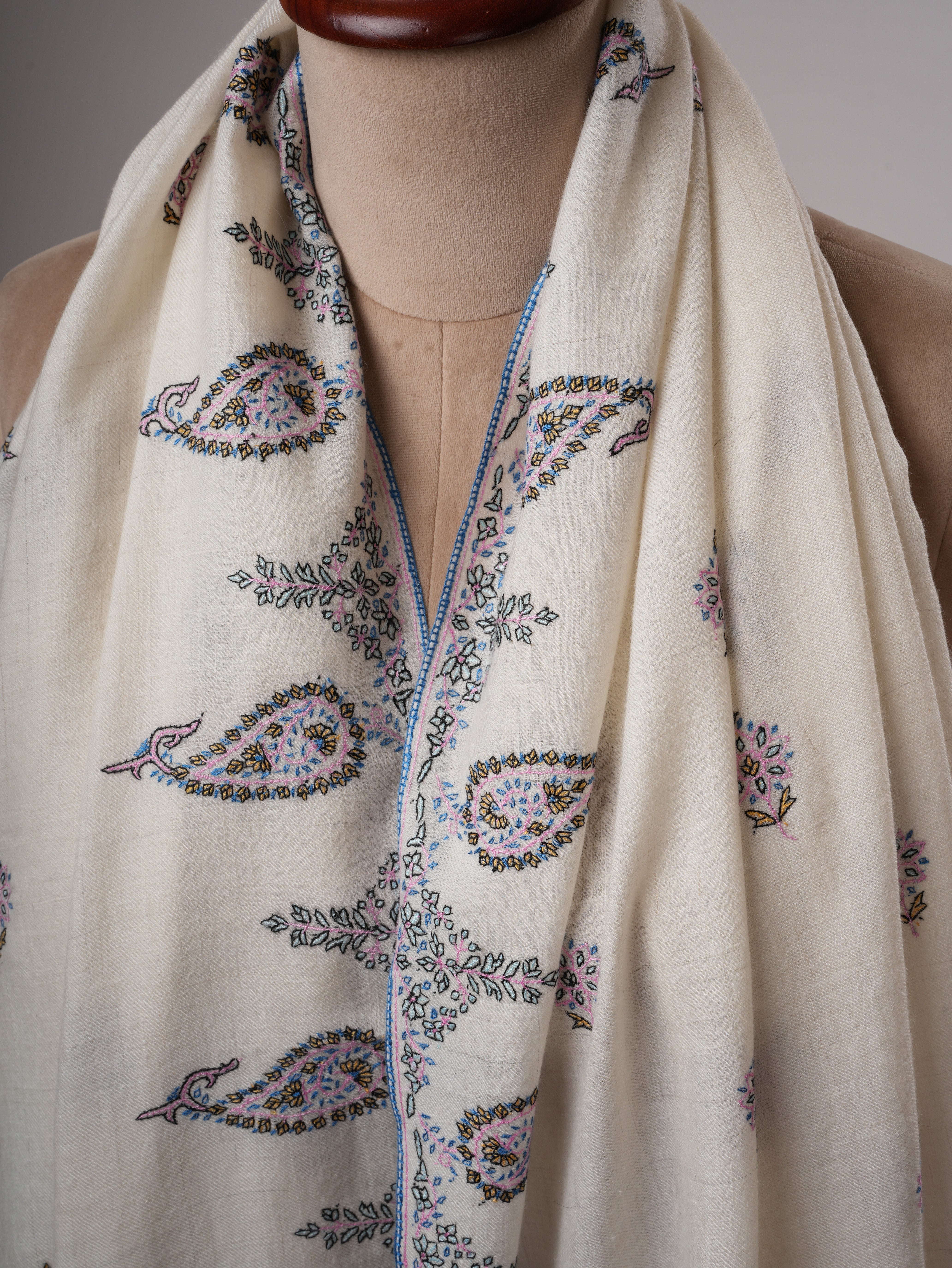 Paisley Floral Buteh Embroidered Kashmiri Pashmina Shawl – Handwoven Luxury Shahkaar