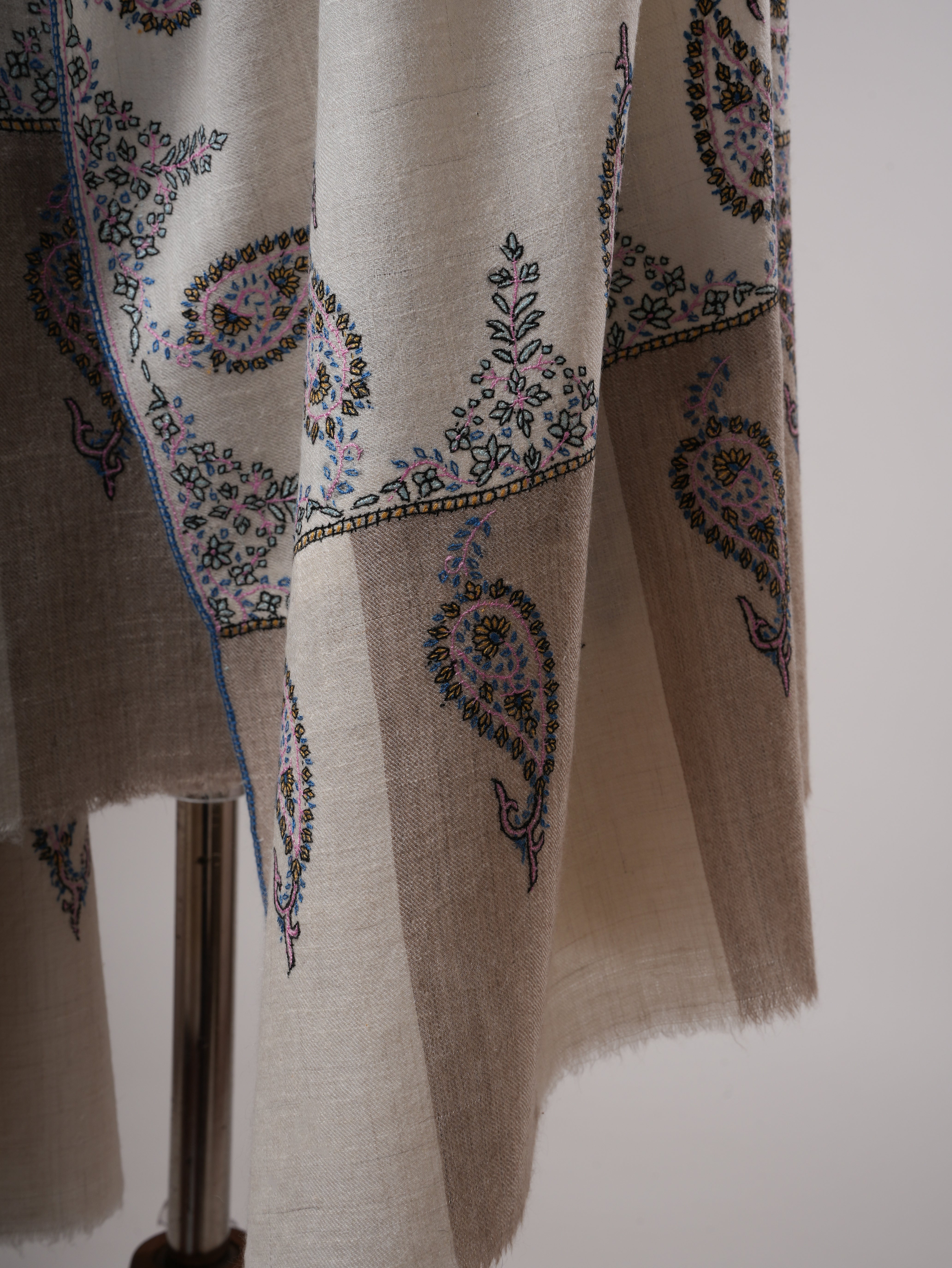 Paisley Floral Buteh Embroidered Kashmiri Pashmina Shawl – Handwoven Luxury Shahkaar