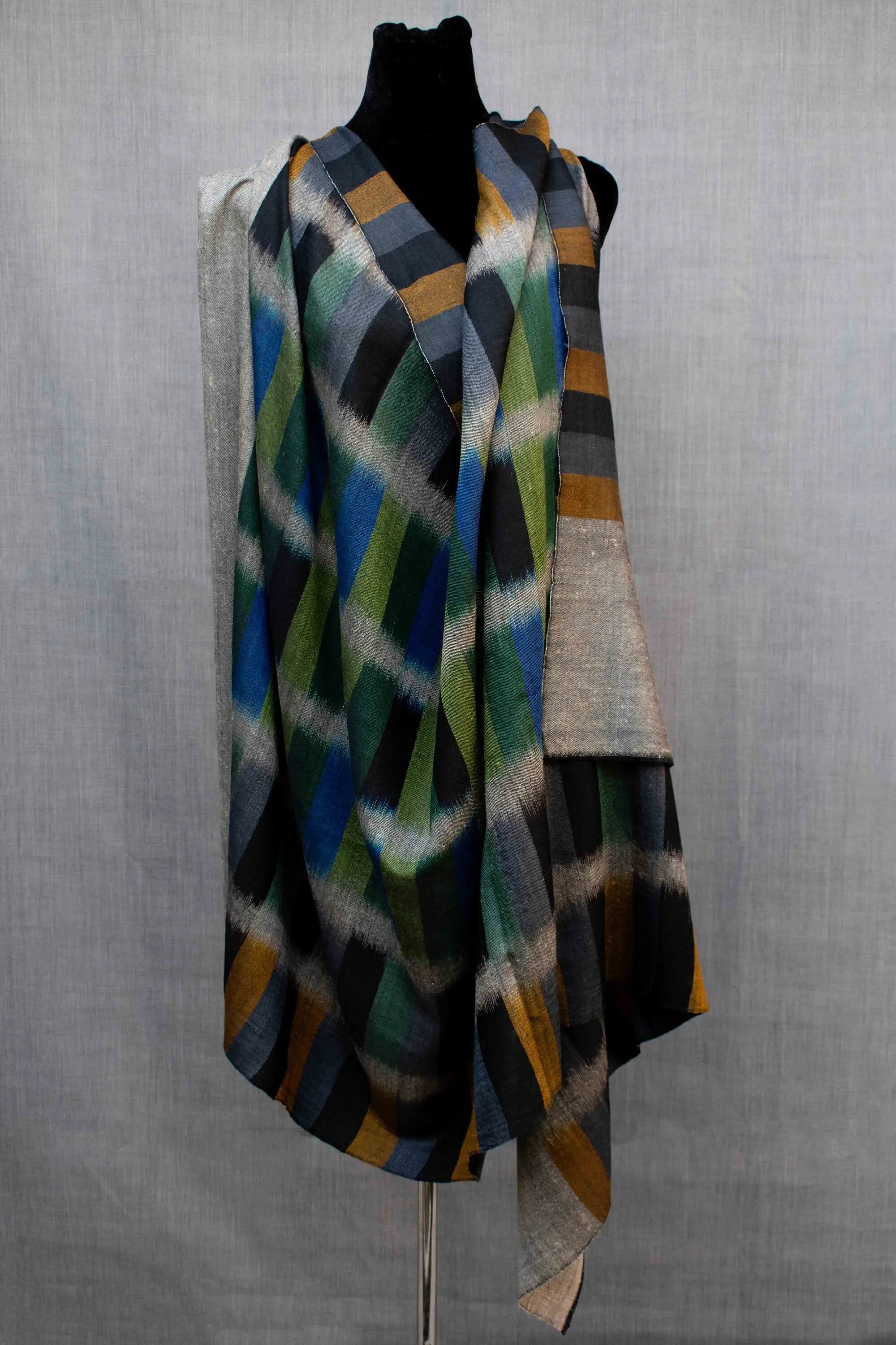 Aasmeen Ikat Pashmina Shawl, made in Kashmir, Space Dyed, Handwoven Shahkaar