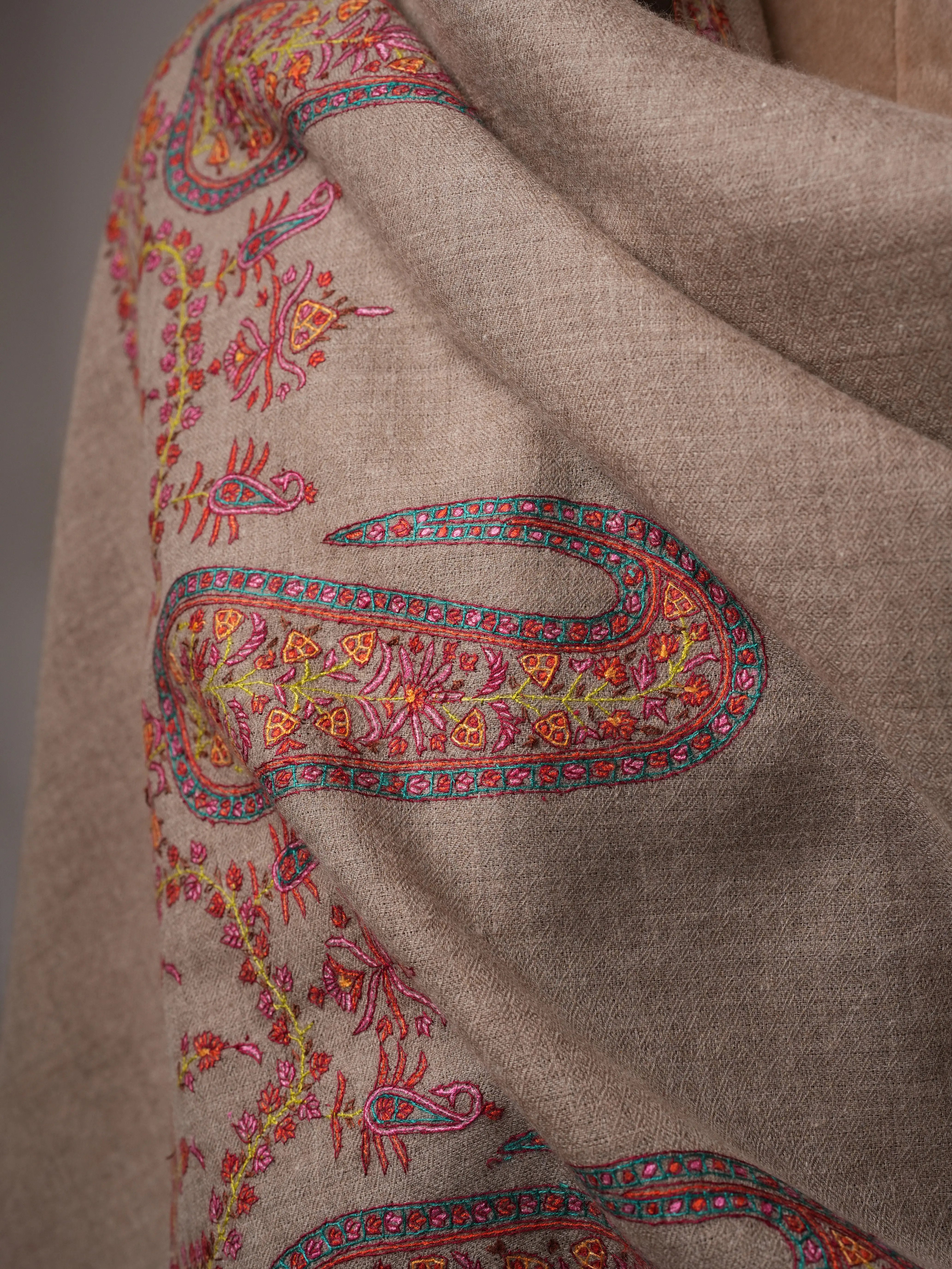 Artisan Crafted Grey Cashmere Scarf Featuring Detailed Palla Handwork Shahkaar