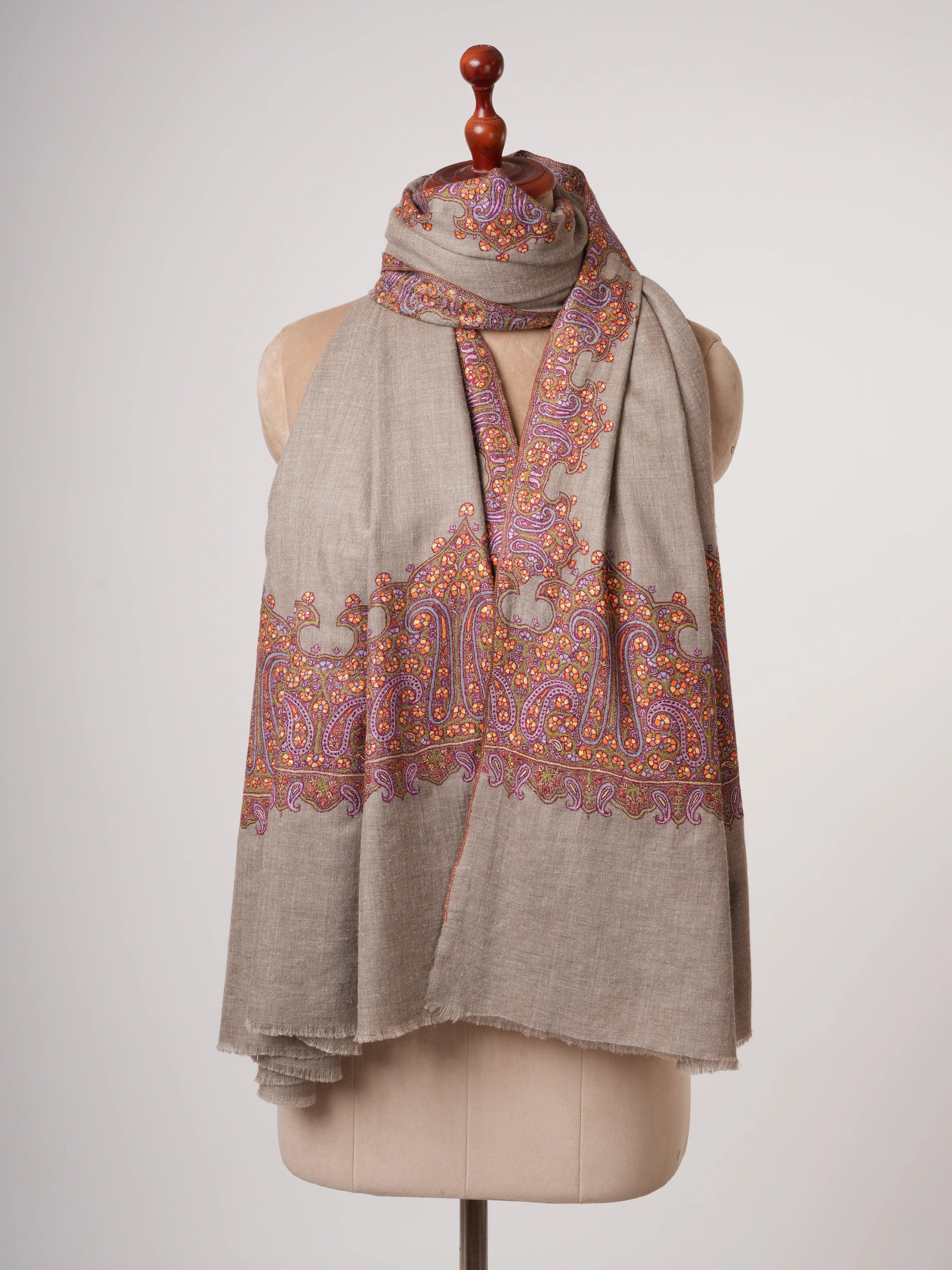 Classic Kalandaur Pure Pashmina Shawl with Fine Sozni Embroidery – Handcrafted Heritage Shahkaar