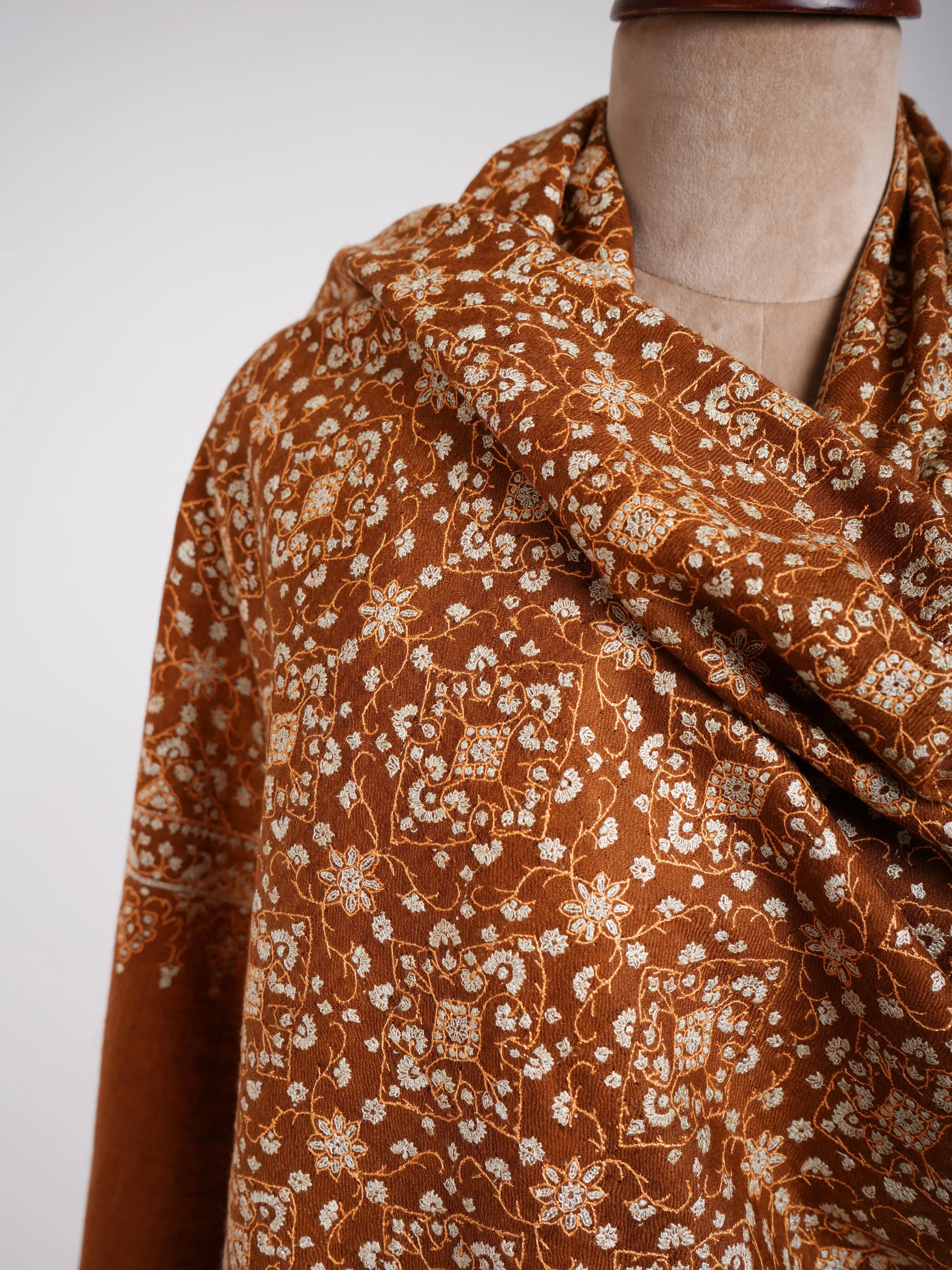 Embroidered Handmade Sozni Jamavar Cashmere Stole Shahkaar