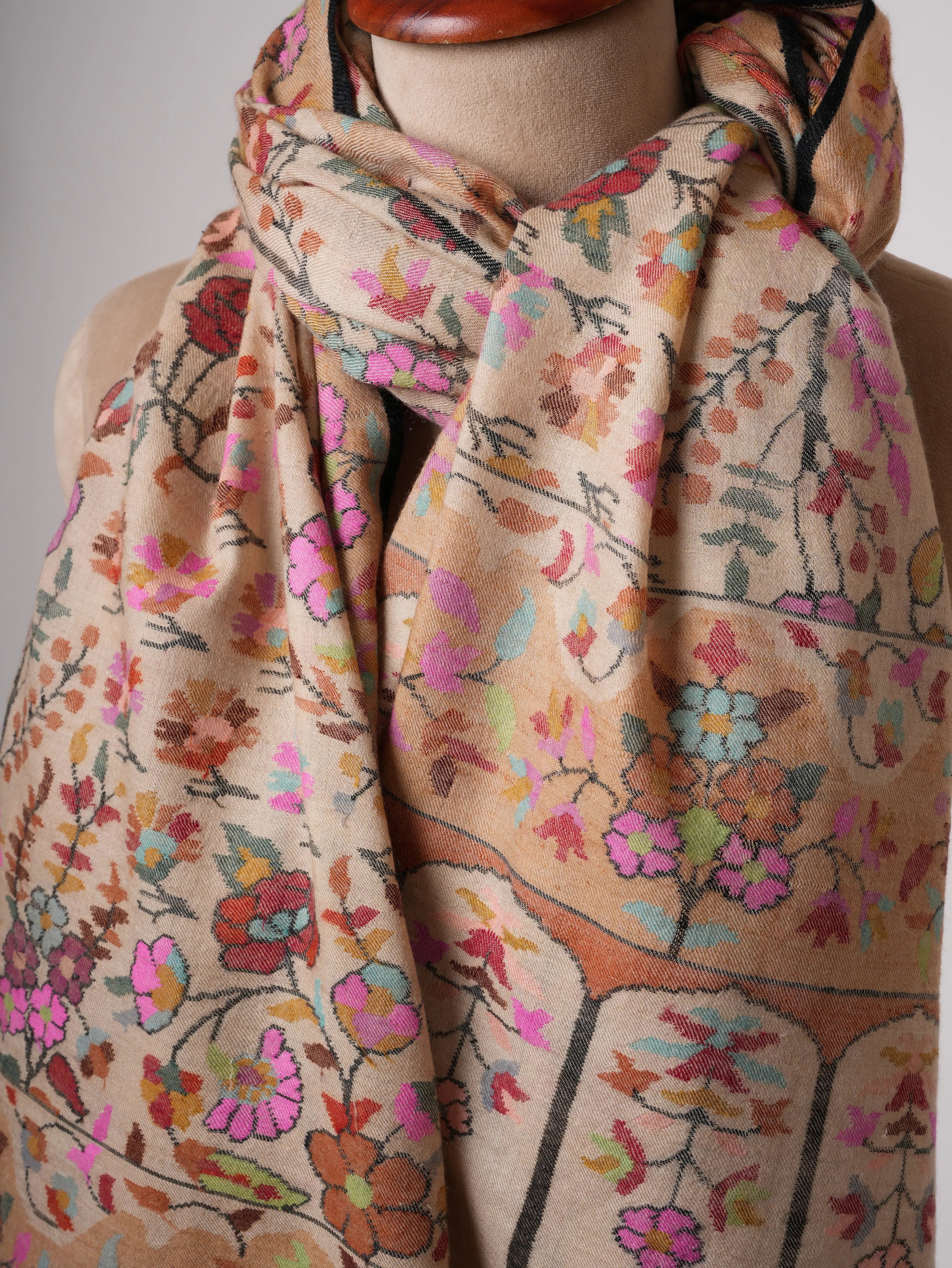 Fine Handwoven Cream Kani Pashmina Shawl with Floral Motifs & Outline Shahkaar