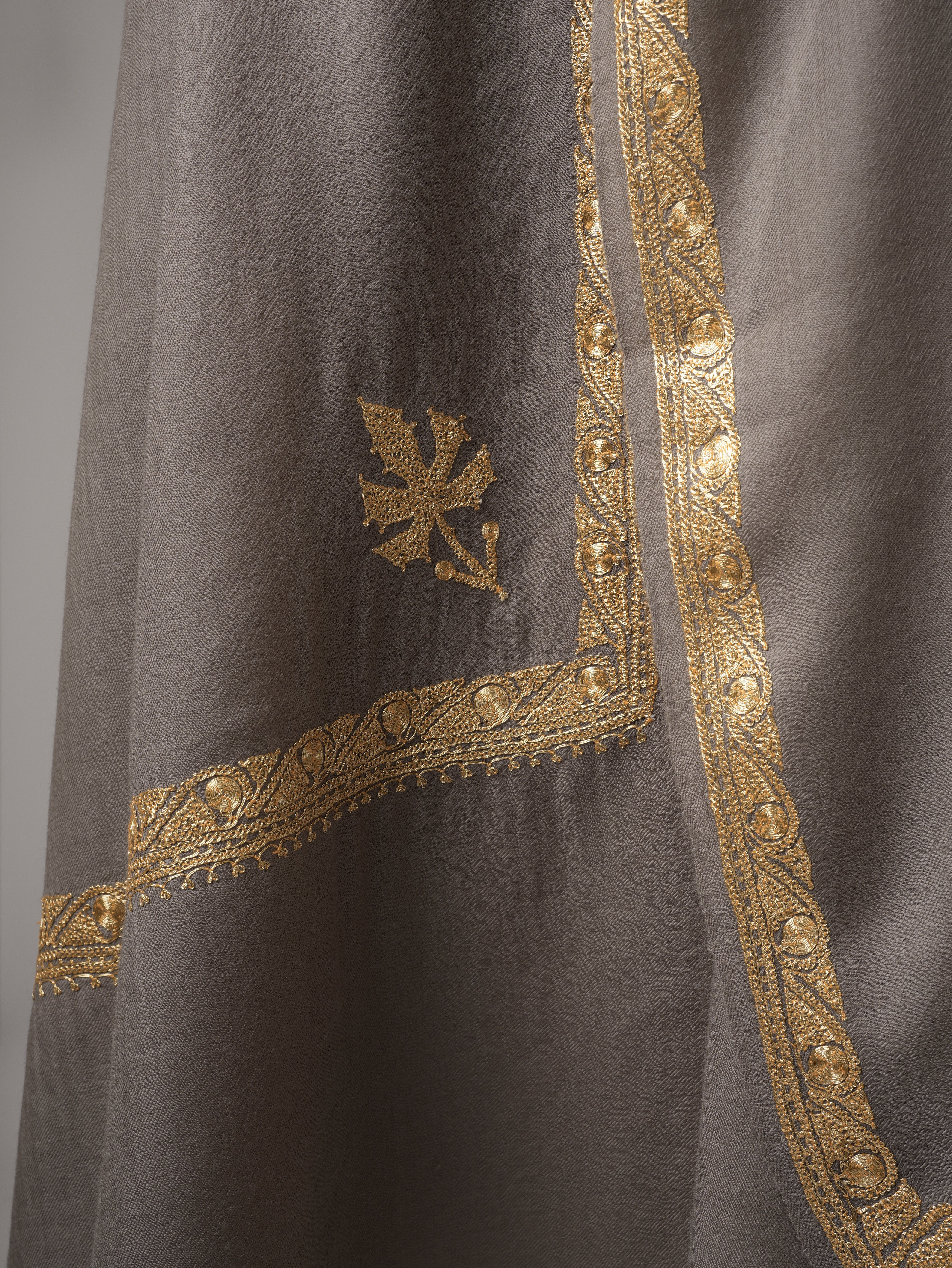 Fine Wool Grey Shawl with Hashia Hand Tilla Embroidery Shahkaar