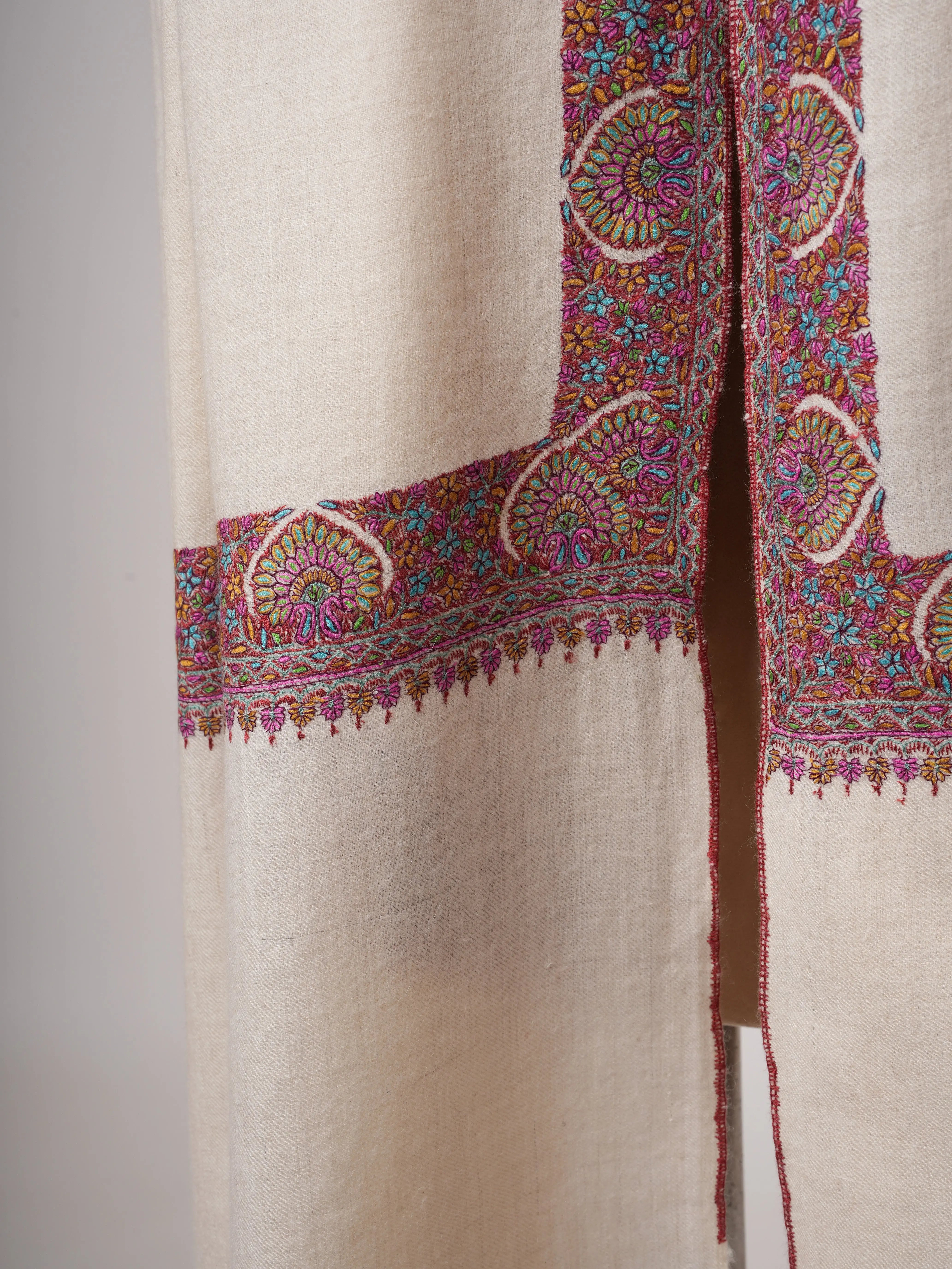 GI Certified Ivory Pashmina Shawl – Handspun with Neemdaur Sozni Embroidery Shahkaar