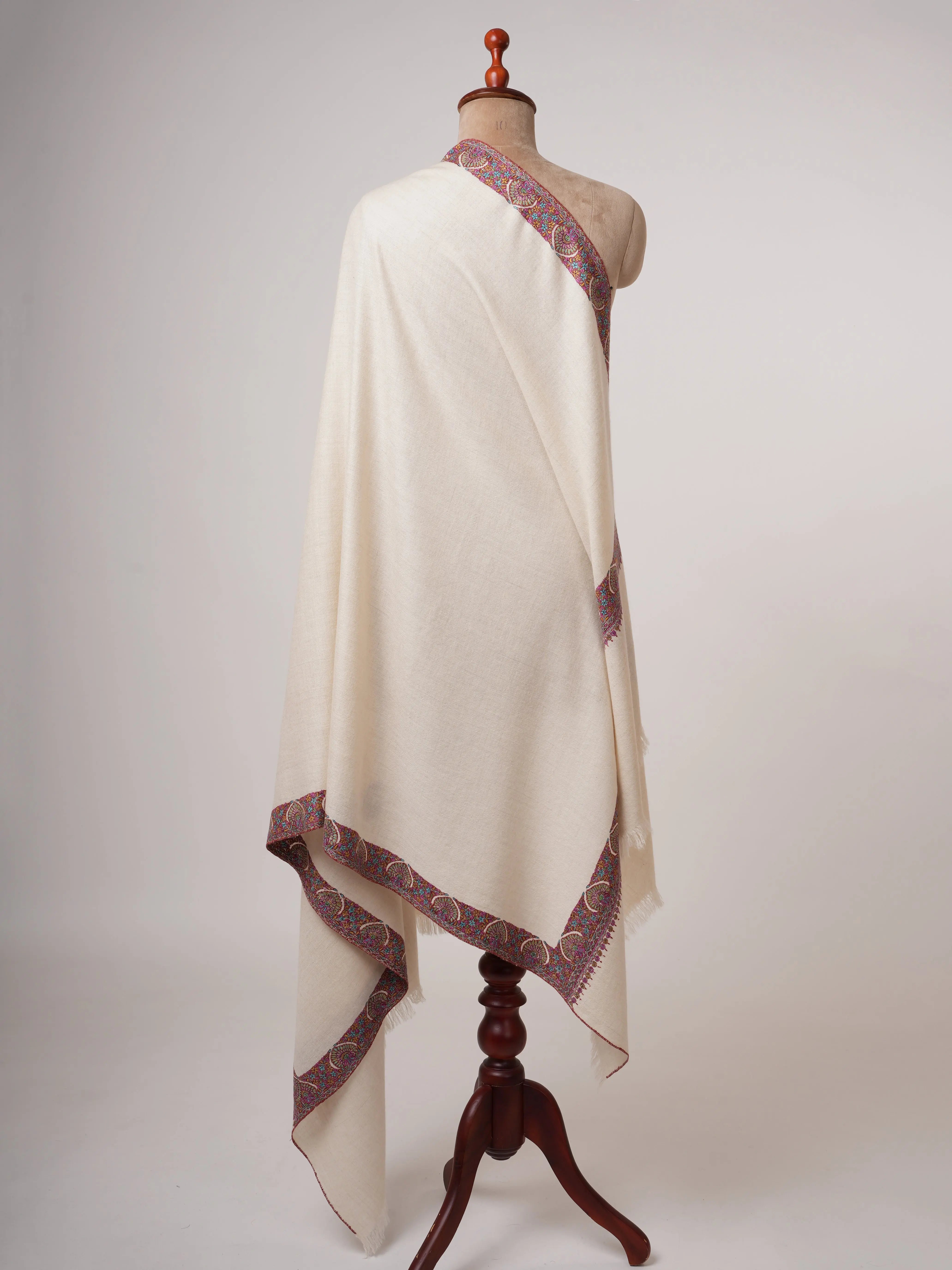 GI Certified Ivory Pashmina Shawl – Handspun with Neemdaur Sozni Embroidery Shahkaar