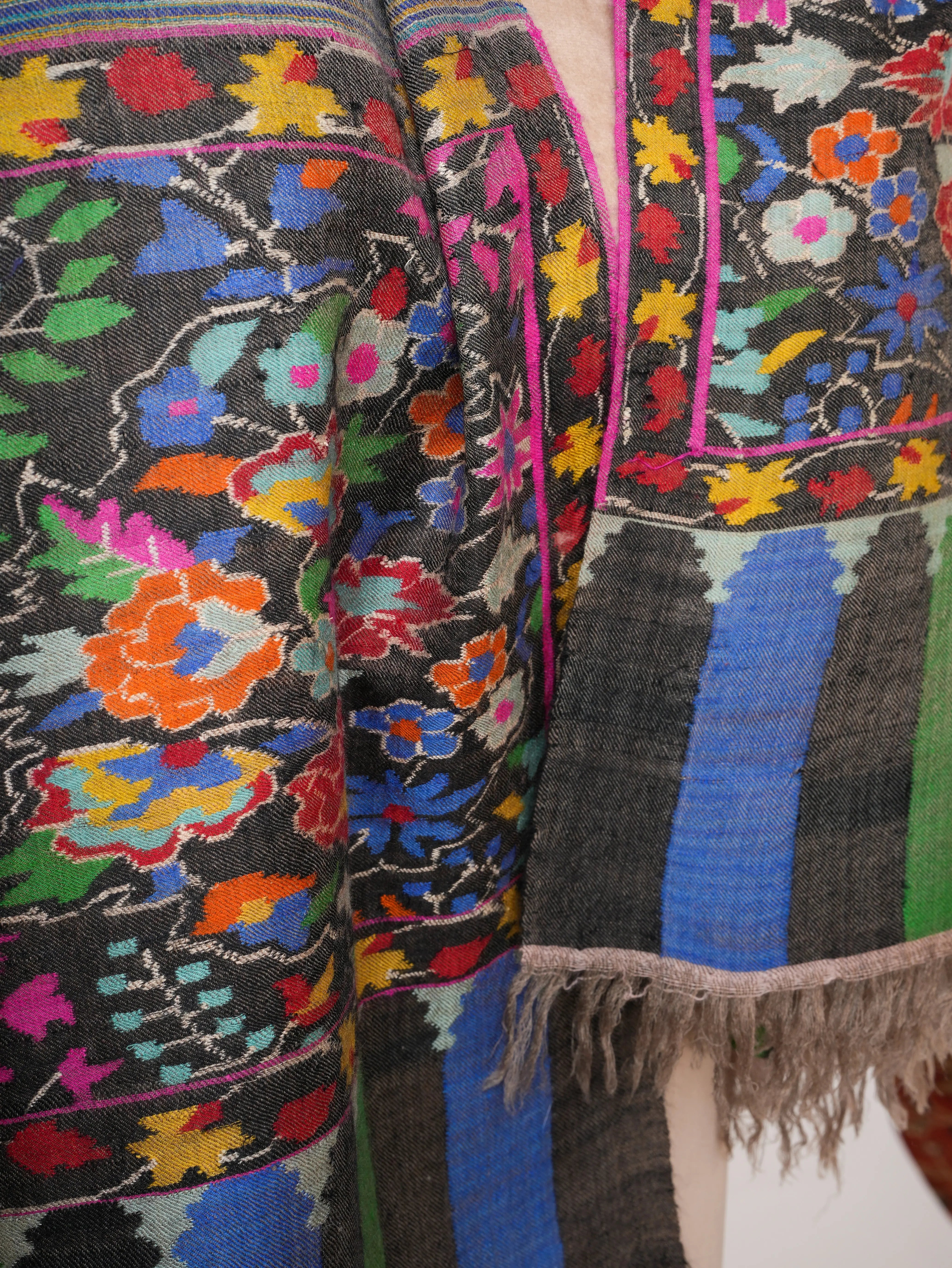 Handwoven Kashmiri Kani Pashmina Shawl with Traditional Motifs Shahkaar