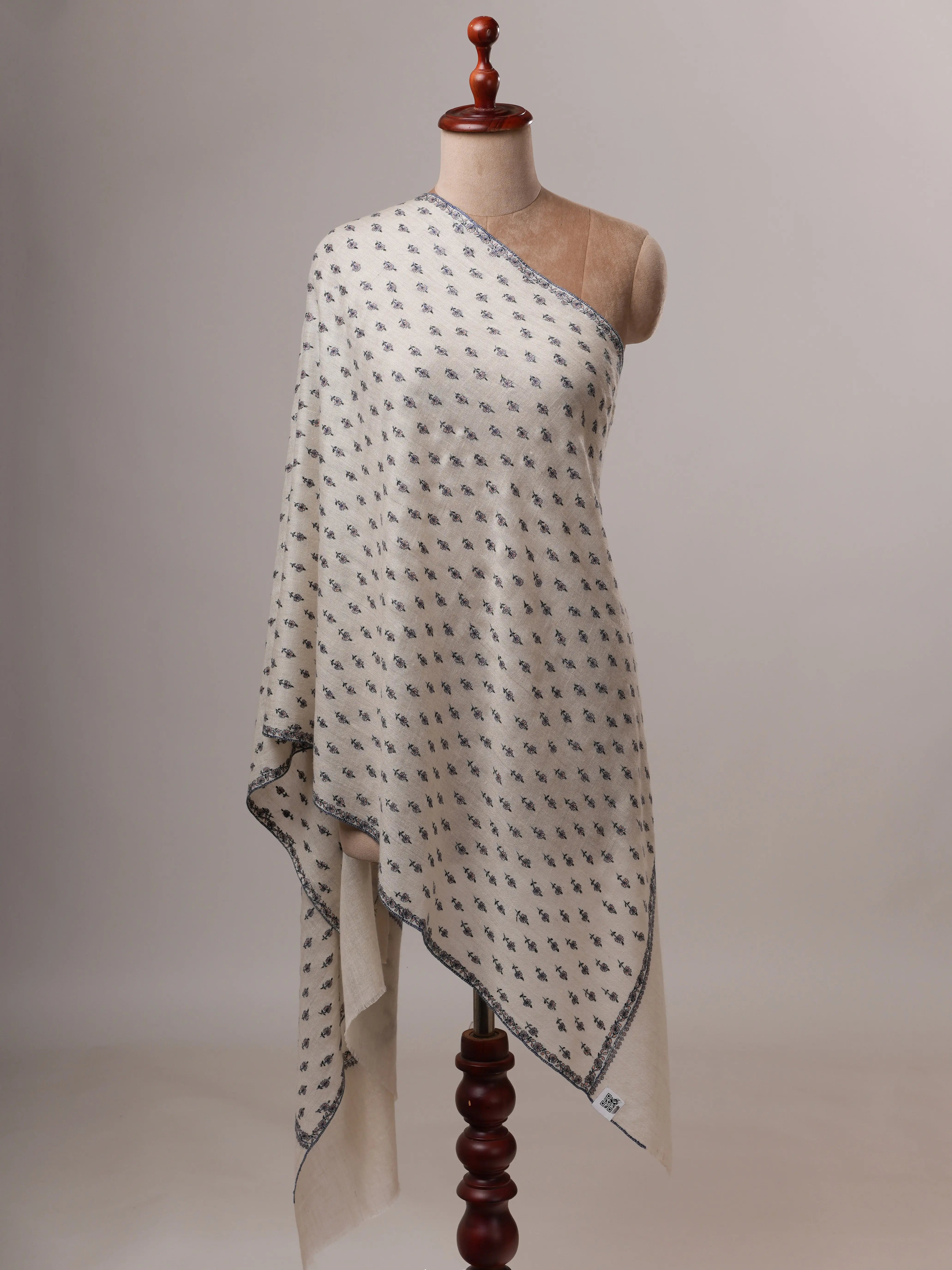Handwoven Natural White Cashmere Scarf with Machie Botti Motifs Shahkaar