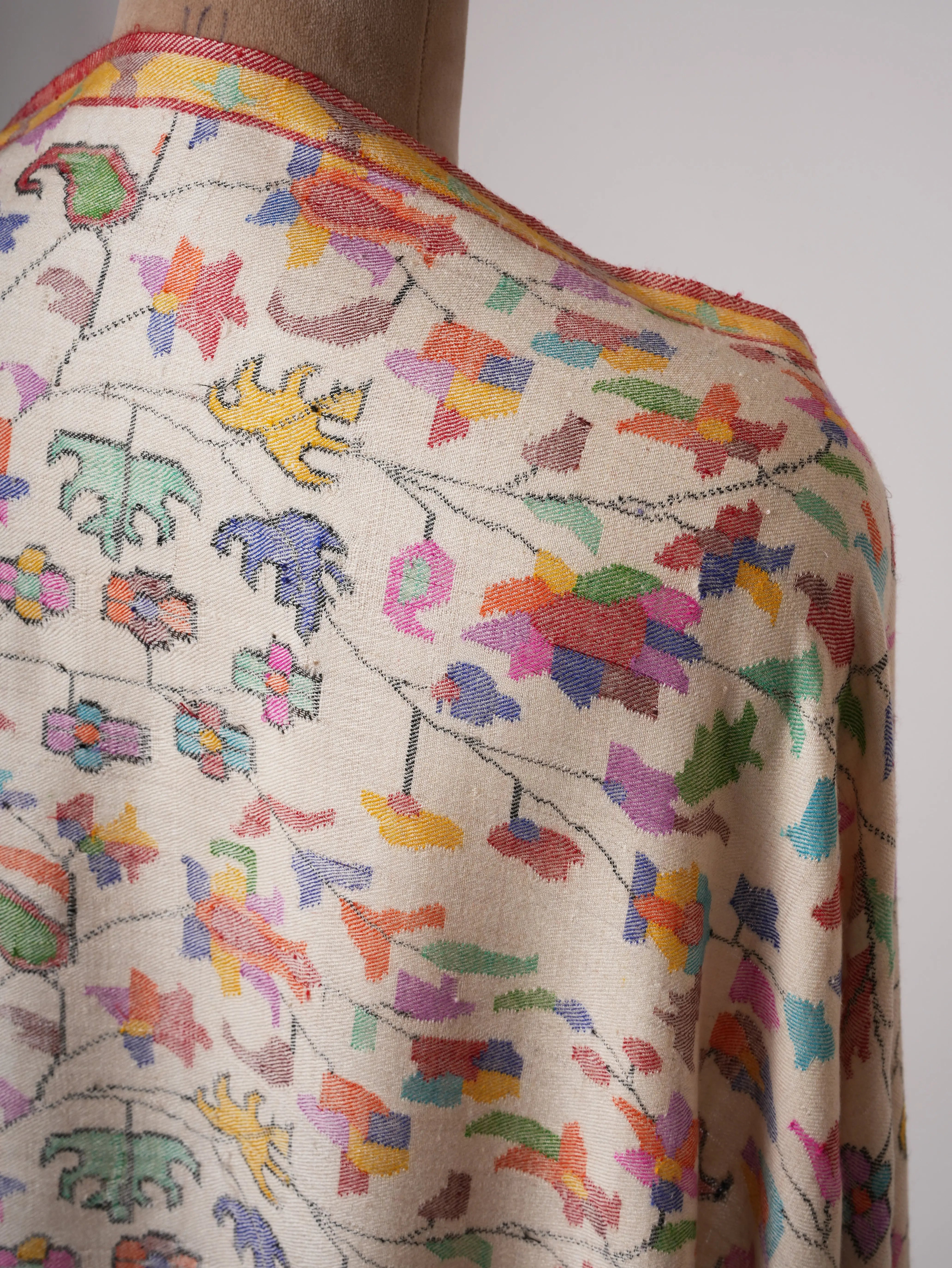 Ivory Kani Pashmina Shawl with Fine Traditional Motifs – Handwoven Art Shahkaar