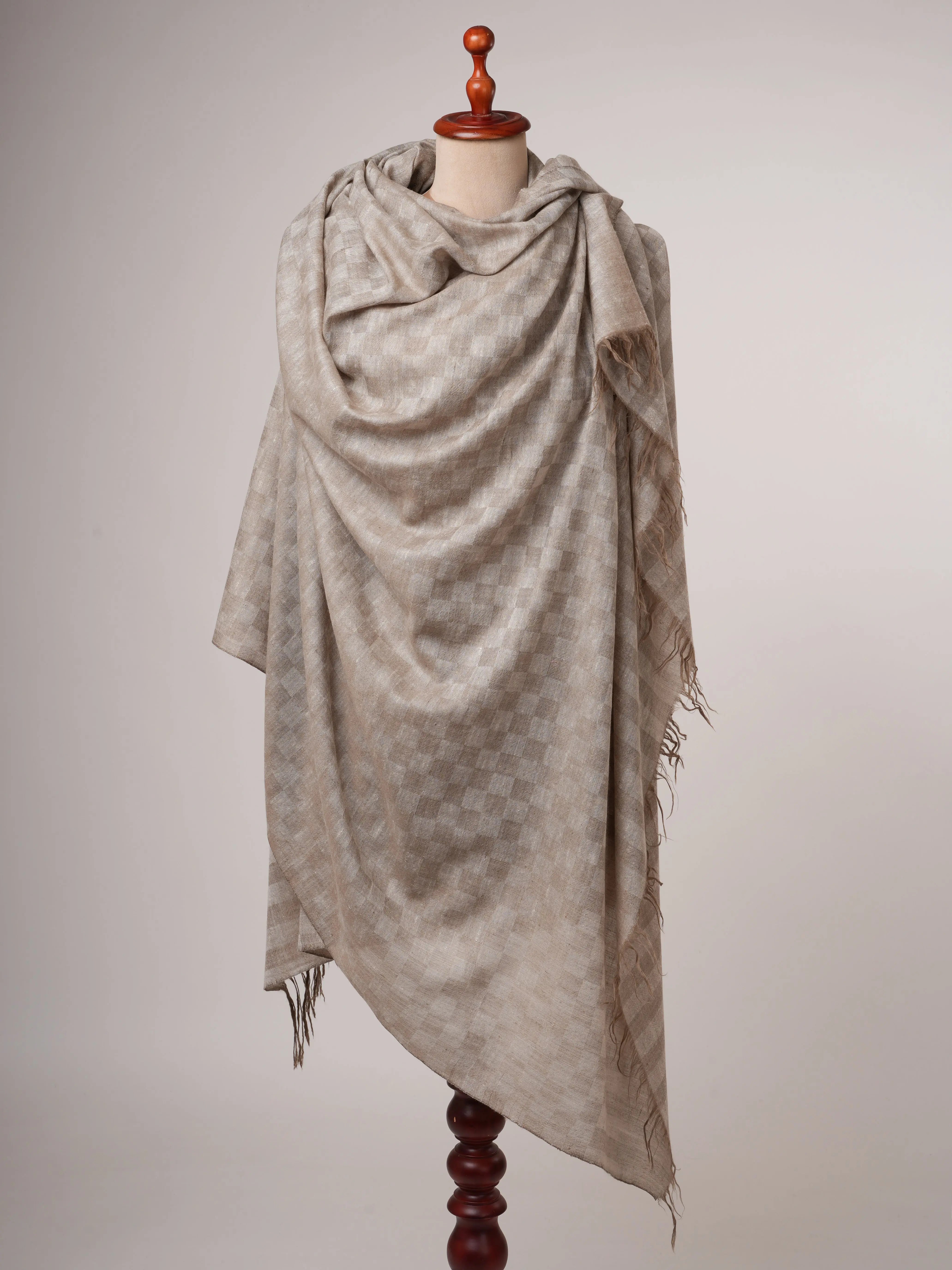 Oversized Dual-Shade Pashmina Shawl in Check Pattern – Soft & Elegant Shahkaar