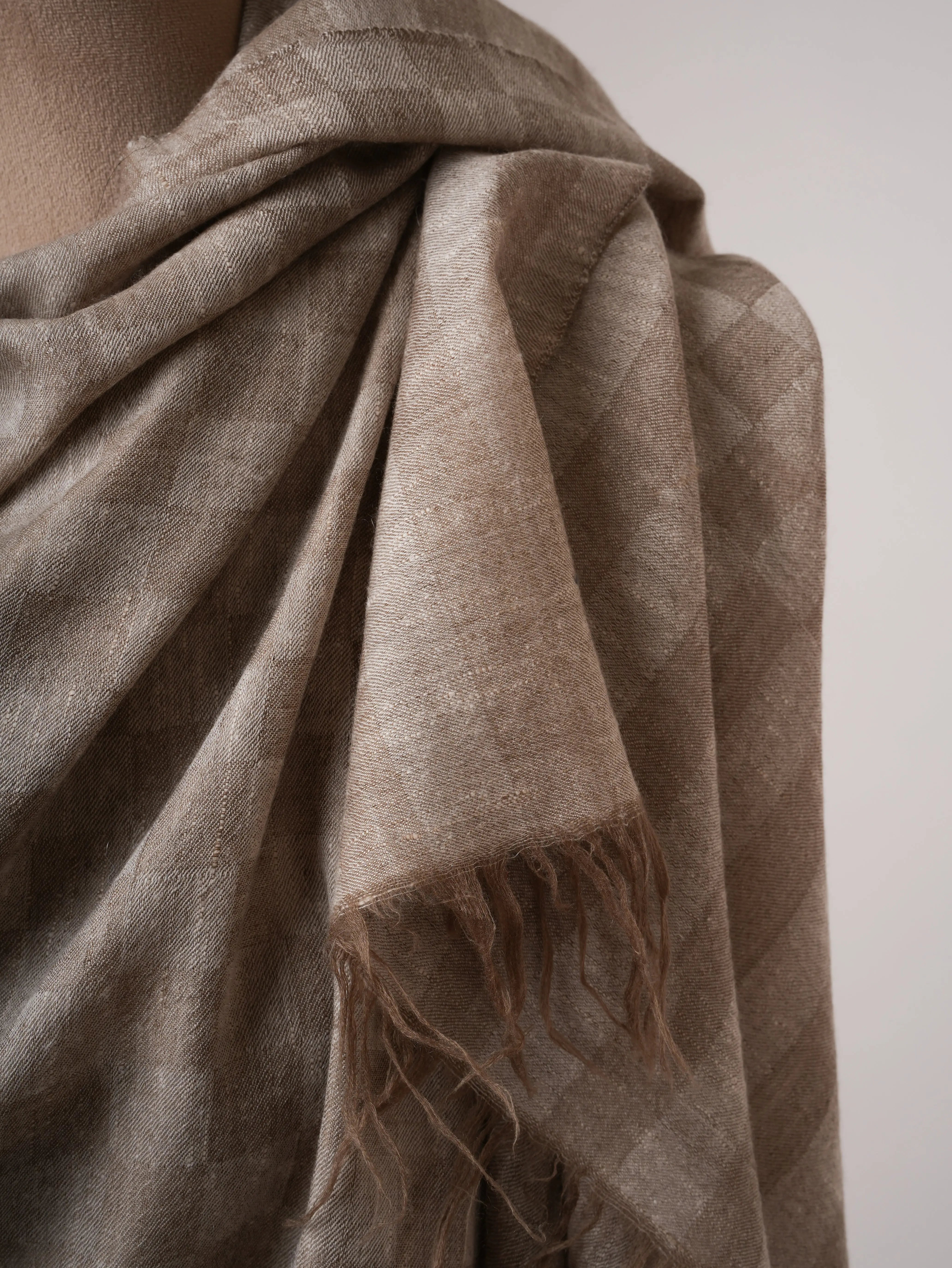 Oversized Dual-Shade Pashmina Shawl in Check Pattern – Soft & Elegant Shahkaar