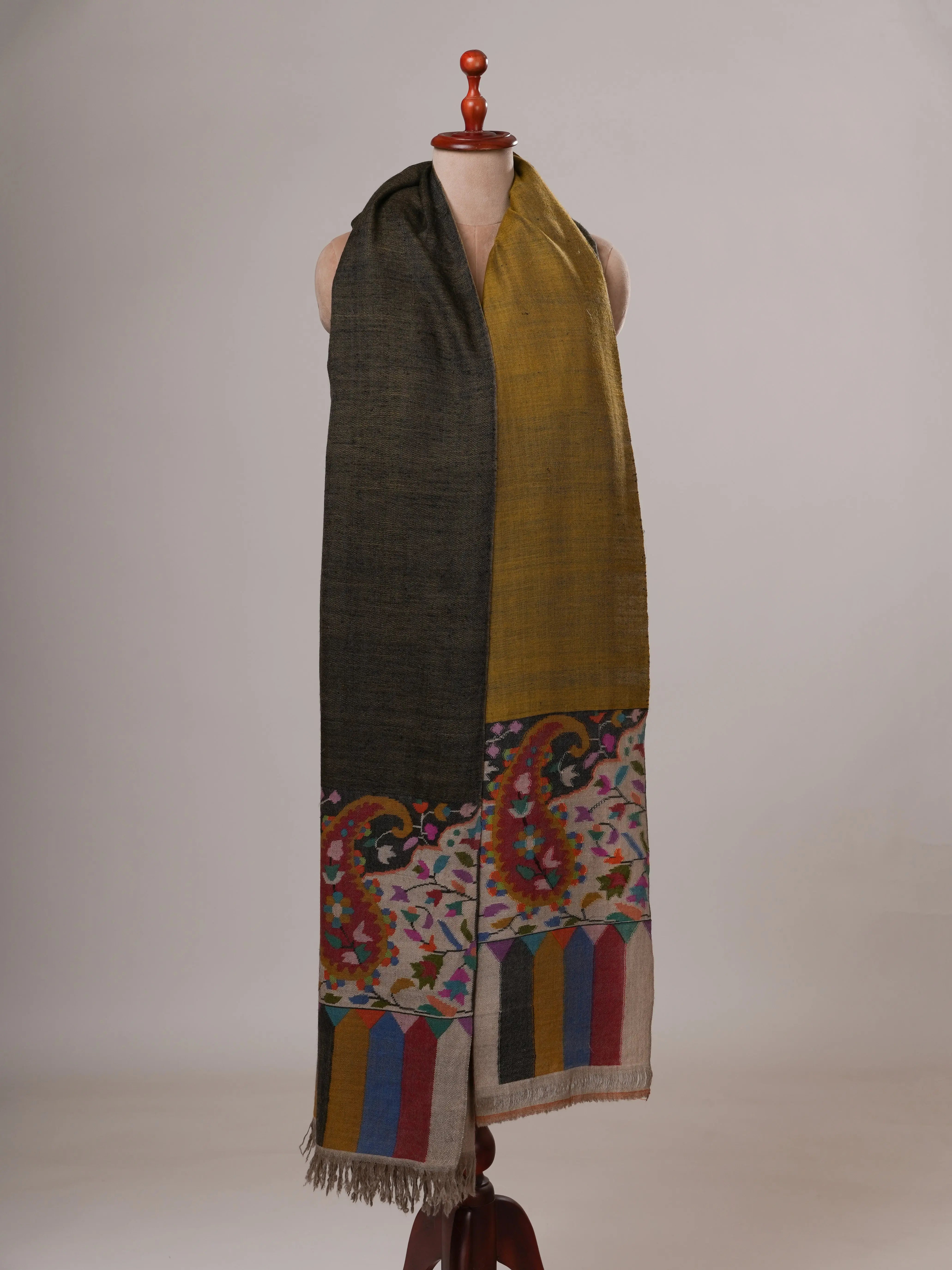Oversized Dual Tone Mustard & Black Handwoven Kani Palla Pashmina Shawl Shahkaar