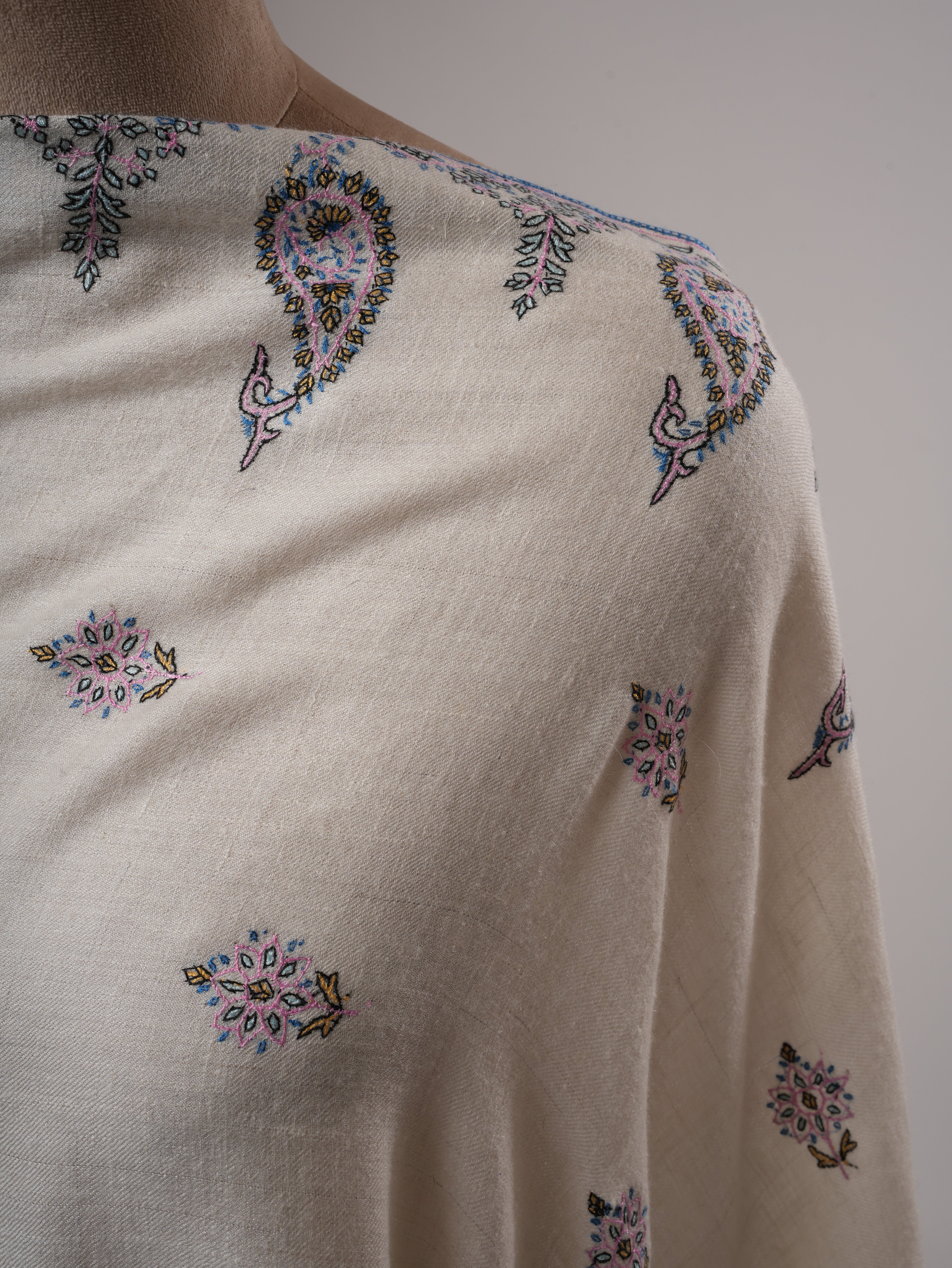 Paisley Floral Buteh Embroidered Kashmiri Pashmina Shawl – Handwoven Luxury Shahkaar