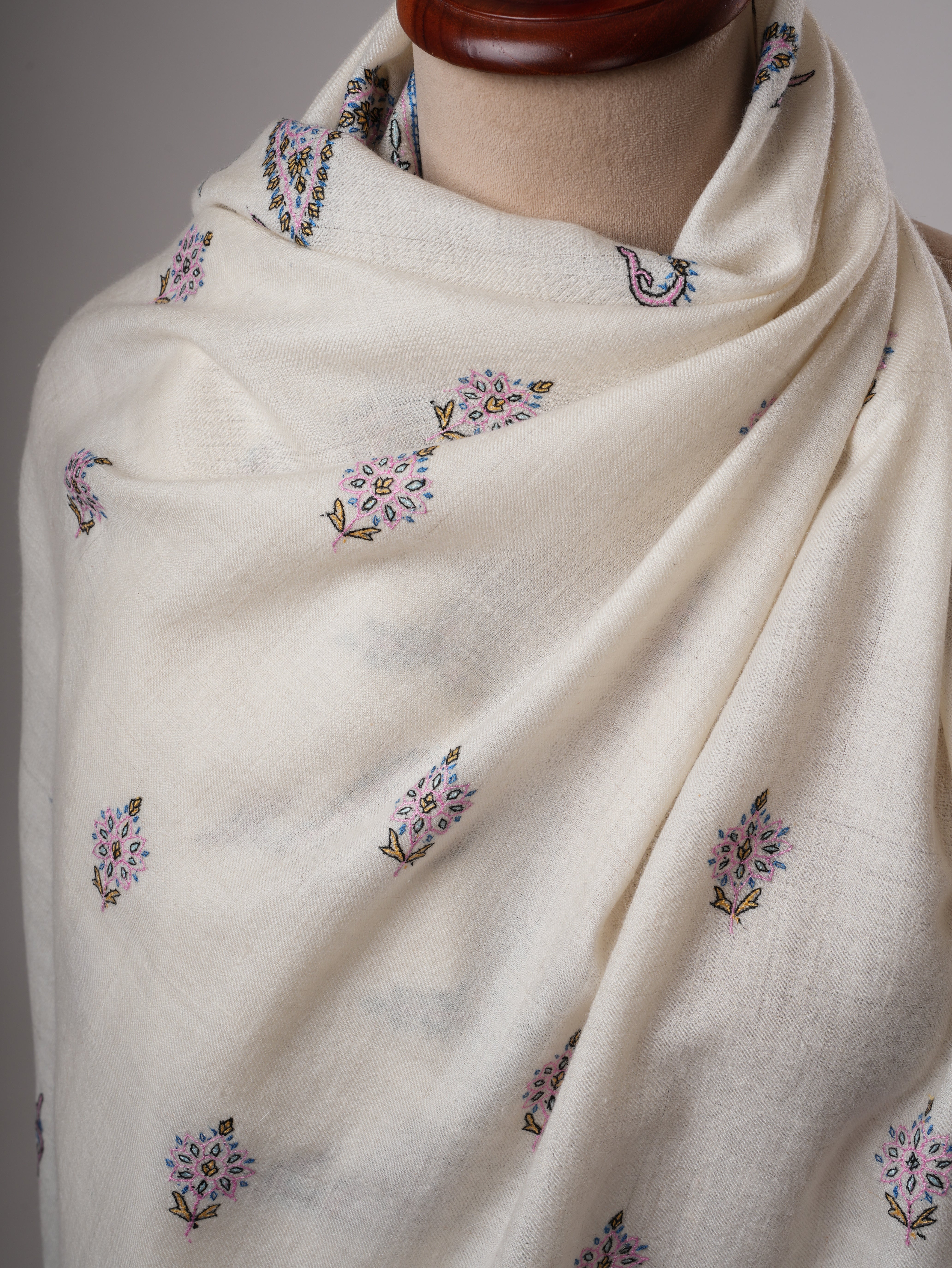 Paisley Floral Buteh Embroidered Kashmiri Pashmina Shawl – Handwoven Luxury Shahkaar