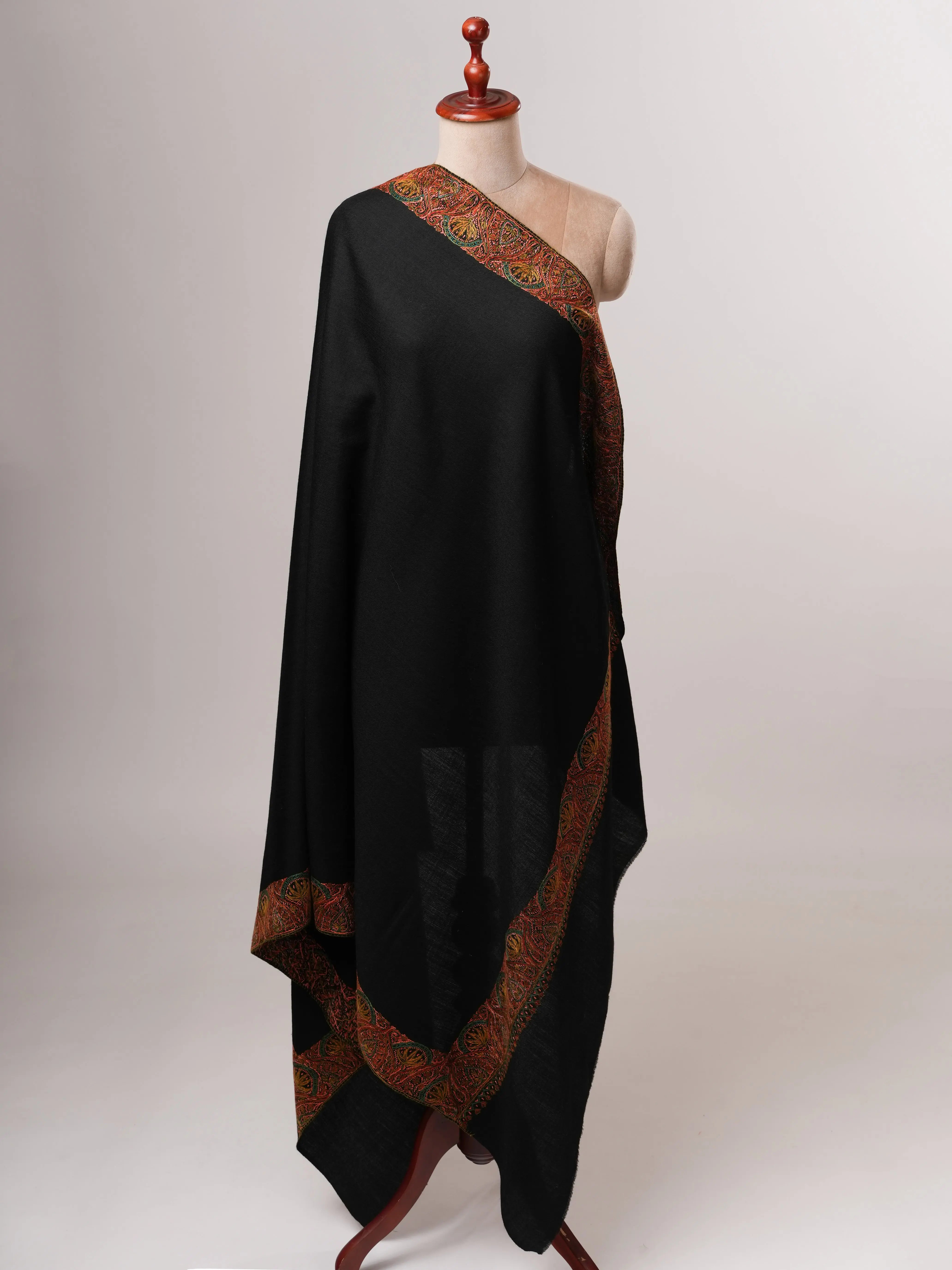 Classic Black Daurdar Fine Wool Shawl with Soft Finish Shahkaar
