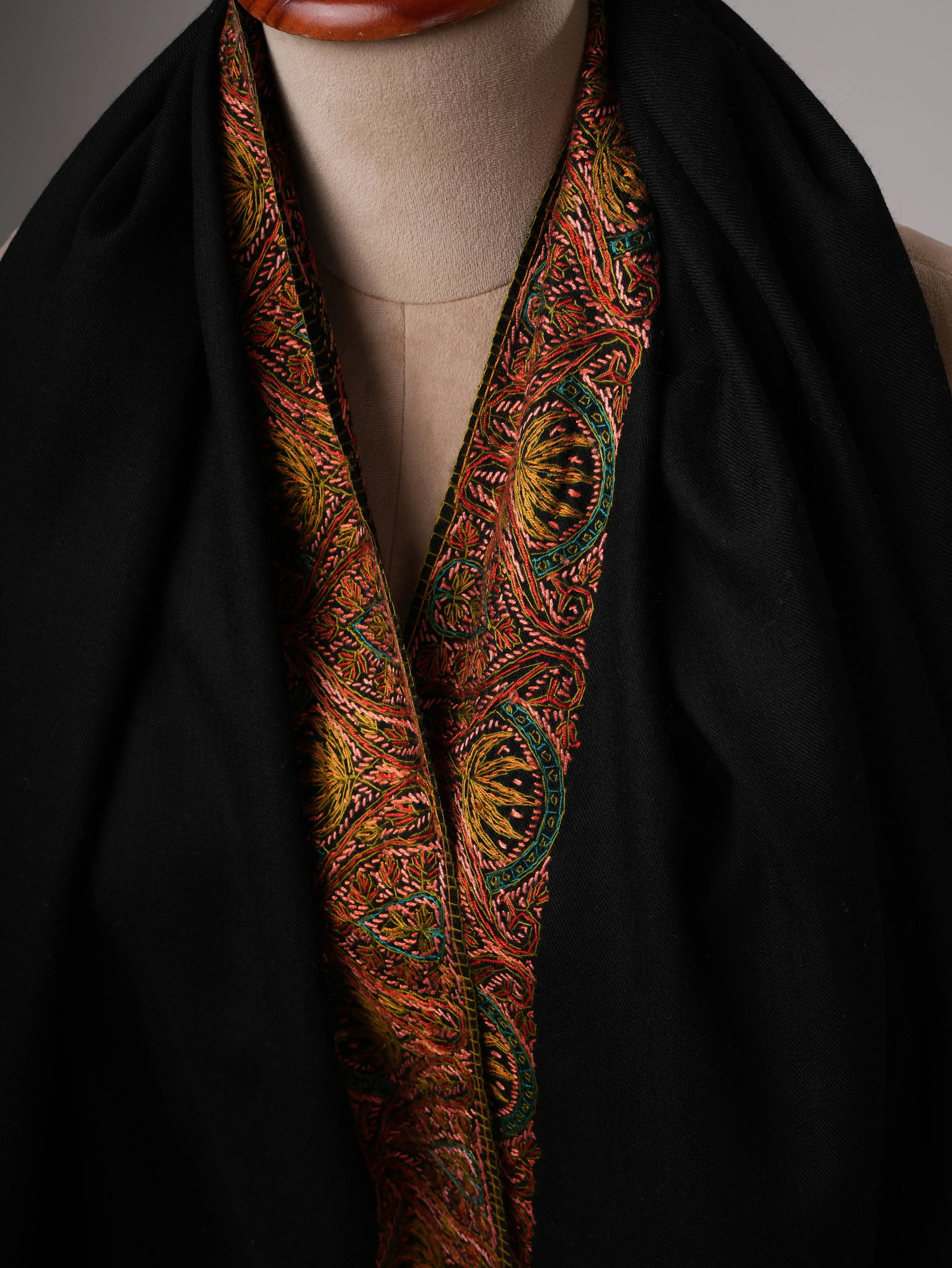 Classic Black Daurdar Fine Wool Shawl with Soft Finish Shahkaar