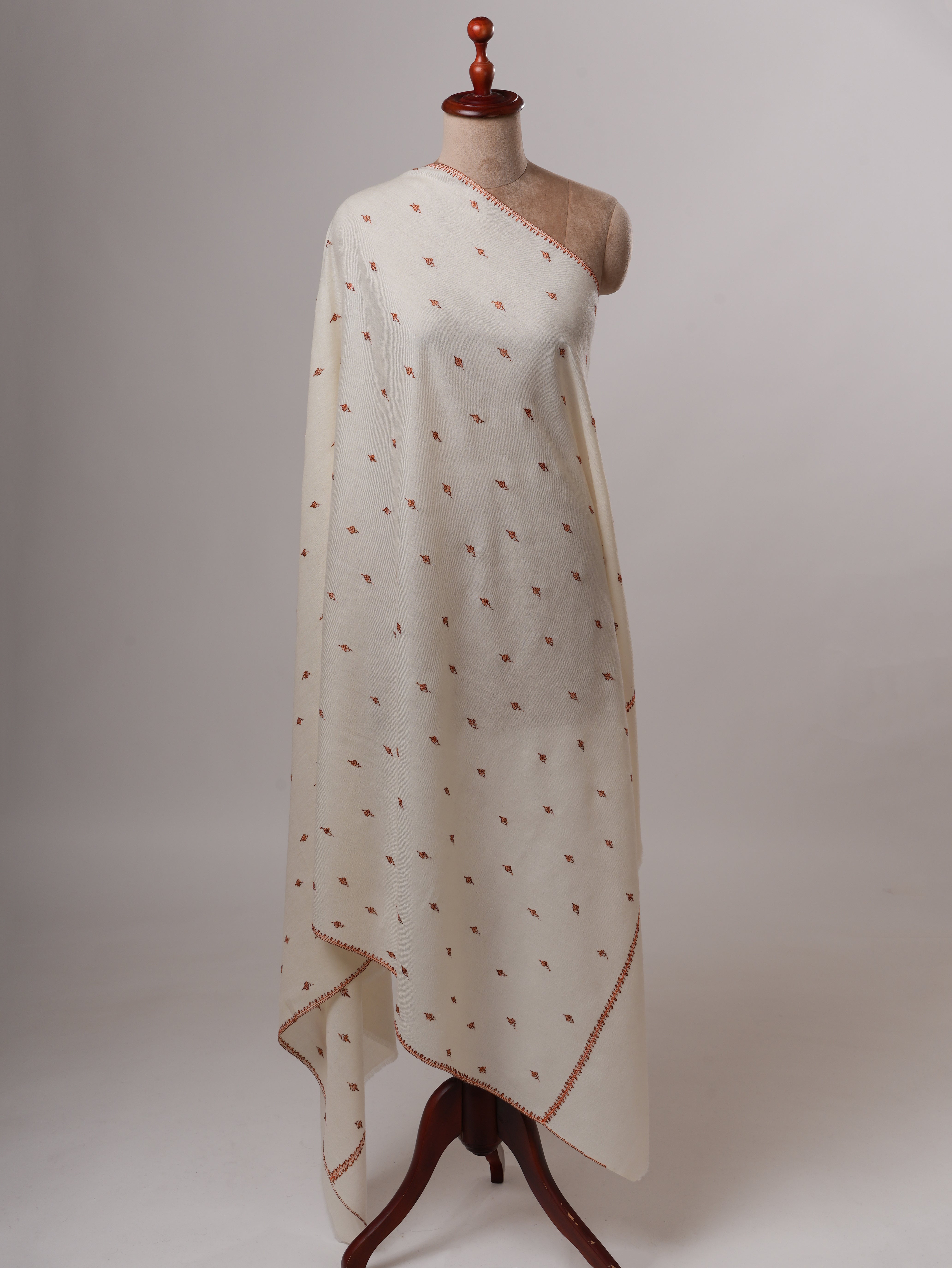 Ivory Fine Wool Buteh Embroidered Kashmiri Shawl – Handcrafted Wrap Shahkaar