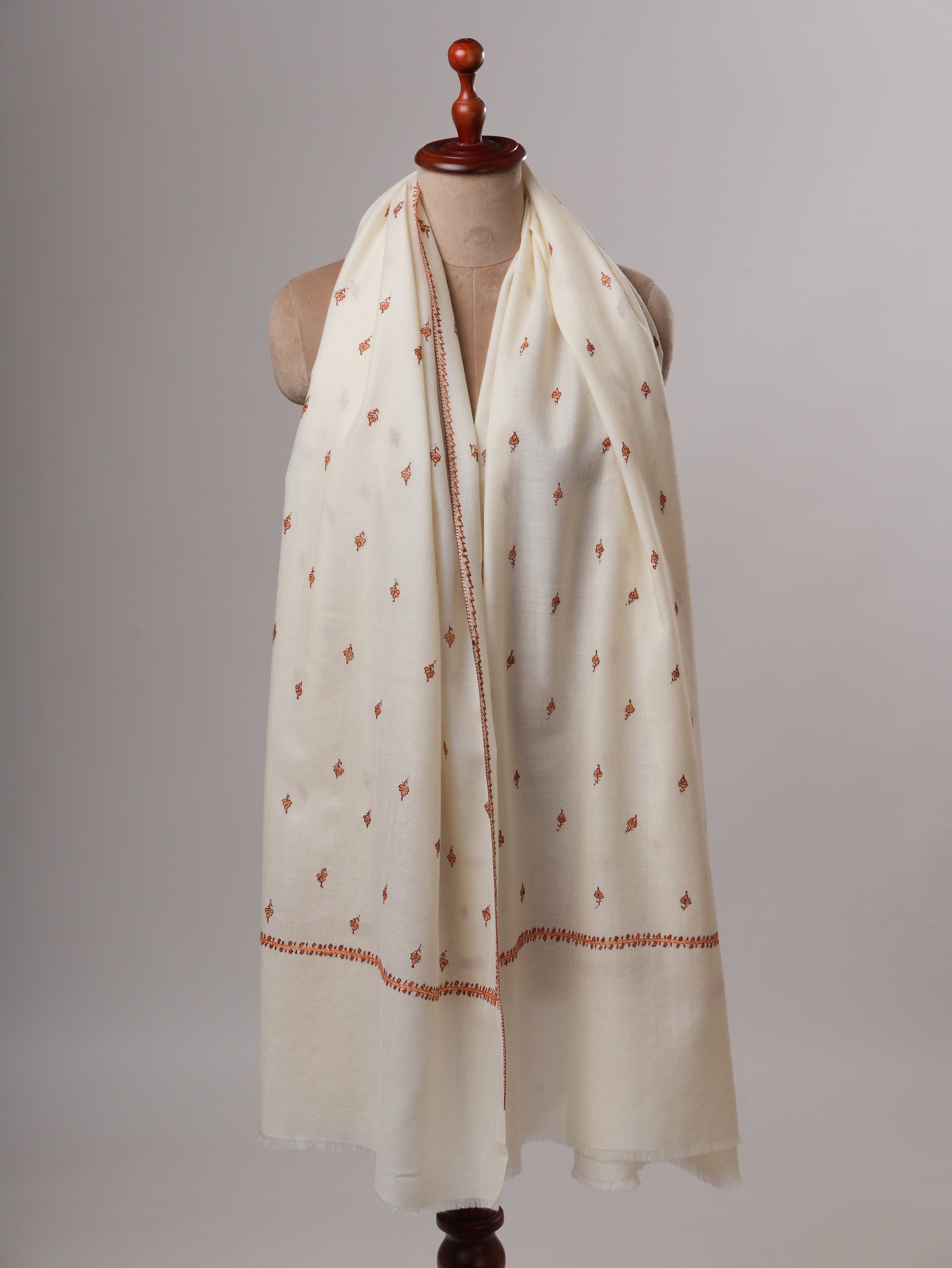 Ivory Fine Wool Buteh Embroidered Kashmiri Shawl – Handcrafted Wrap Shahkaar