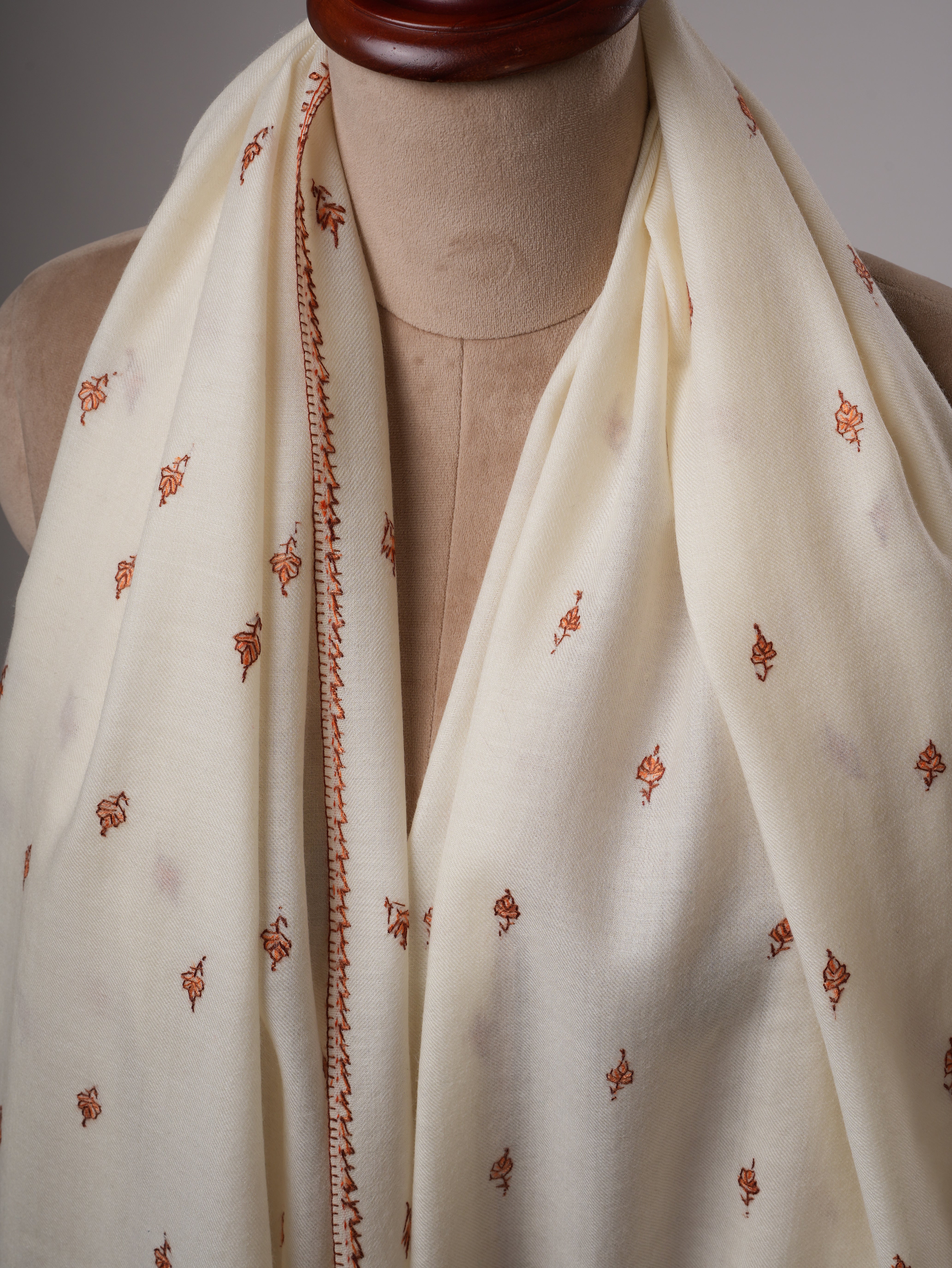 Ivory Fine Wool Buteh Embroidered Kashmiri Shawl – Handcrafted Wrap Shahkaar