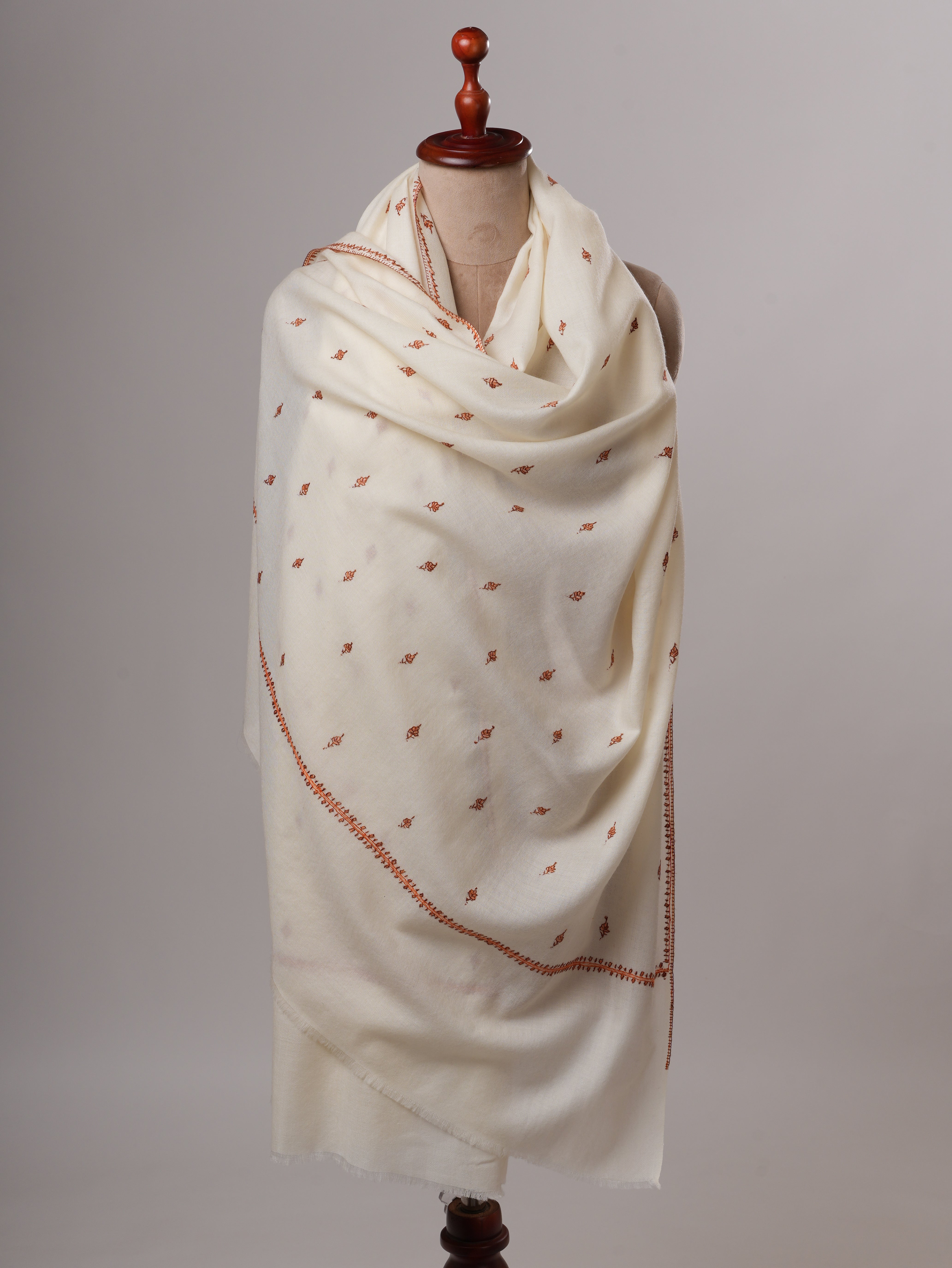 Ivory Fine Wool Buteh Embroidered Kashmiri Shawl – Handcrafted Wrap Shahkaar