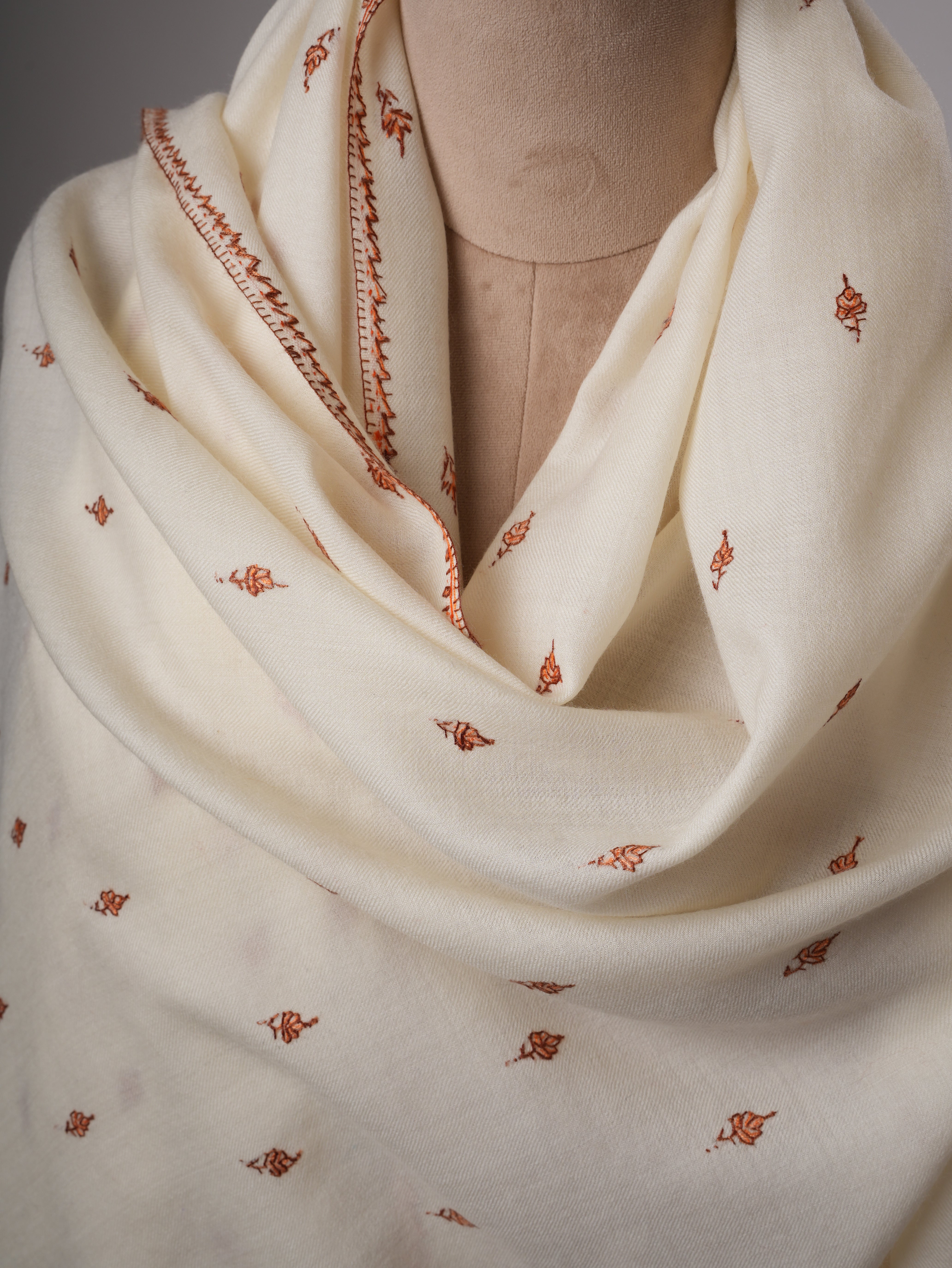 Ivory Fine Wool Buteh Embroidered Kashmiri Shawl – Handcrafted Wrap Shahkaar