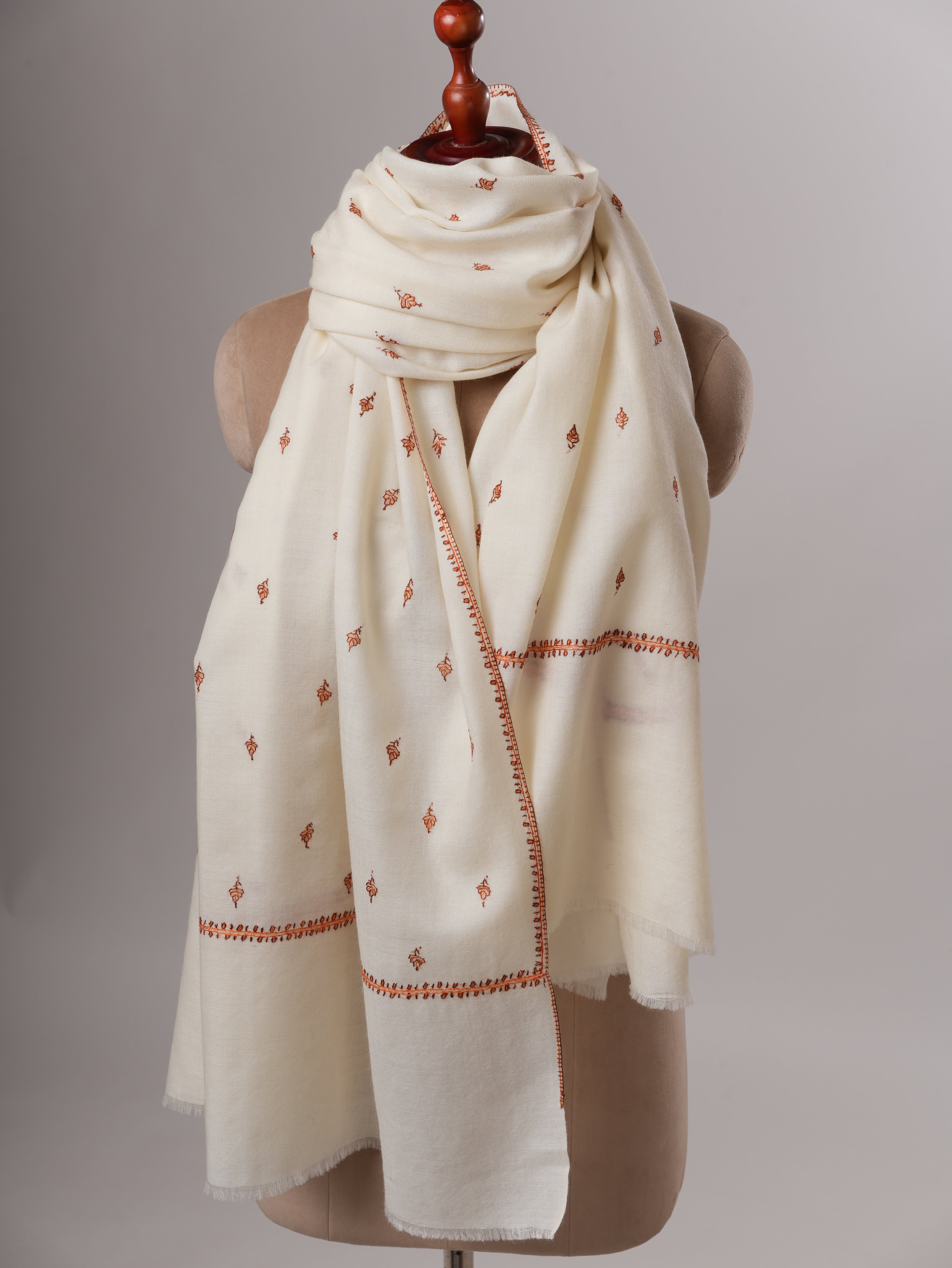 Ivory Fine Wool Buteh Embroidered Kashmiri Shawl – Handcrafted Wrap Shahkaar