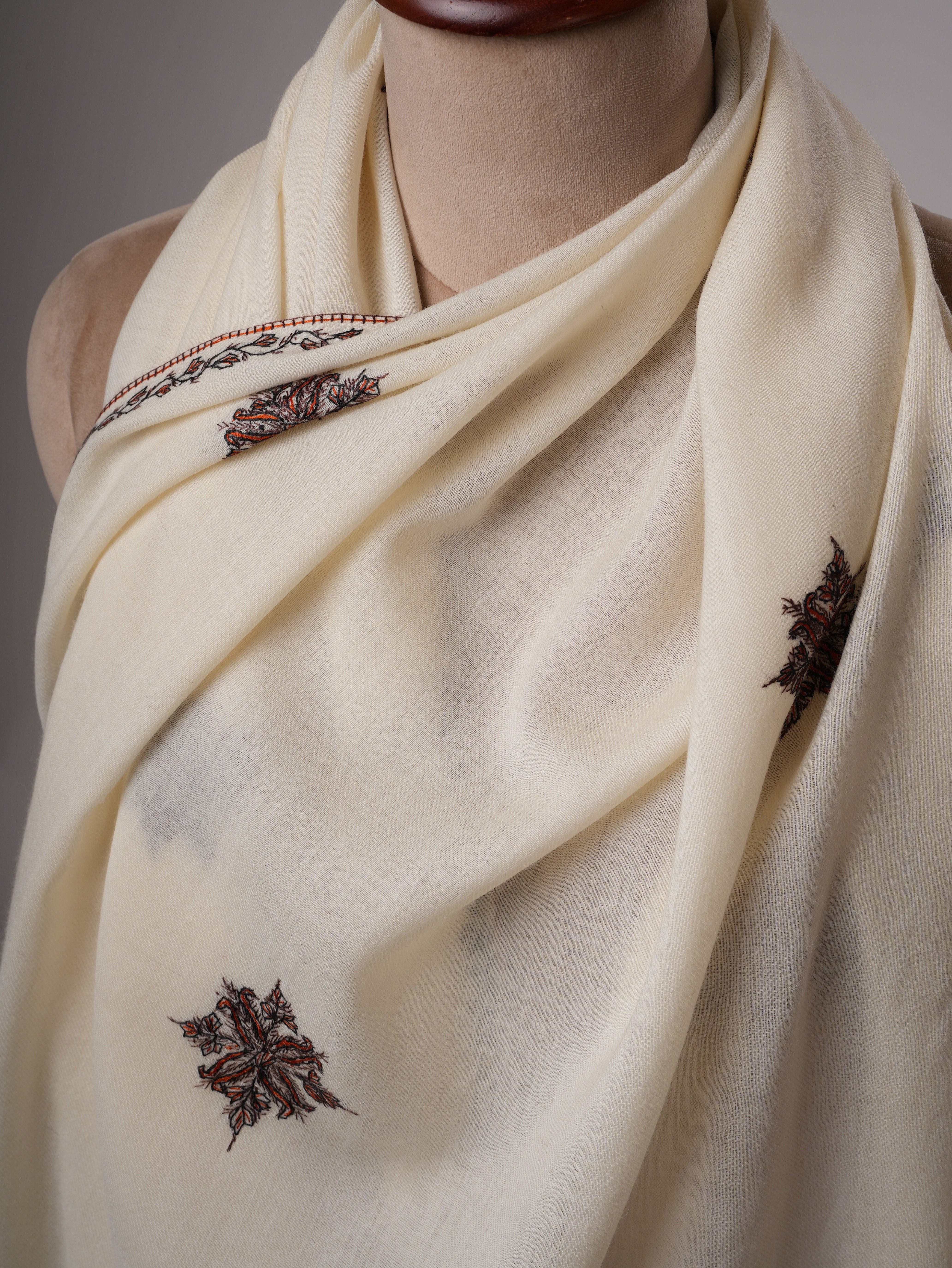 White Buteh Embroidered Kashmiri Fine Wool Shawl – Handcrafted Wrap Shahkaar