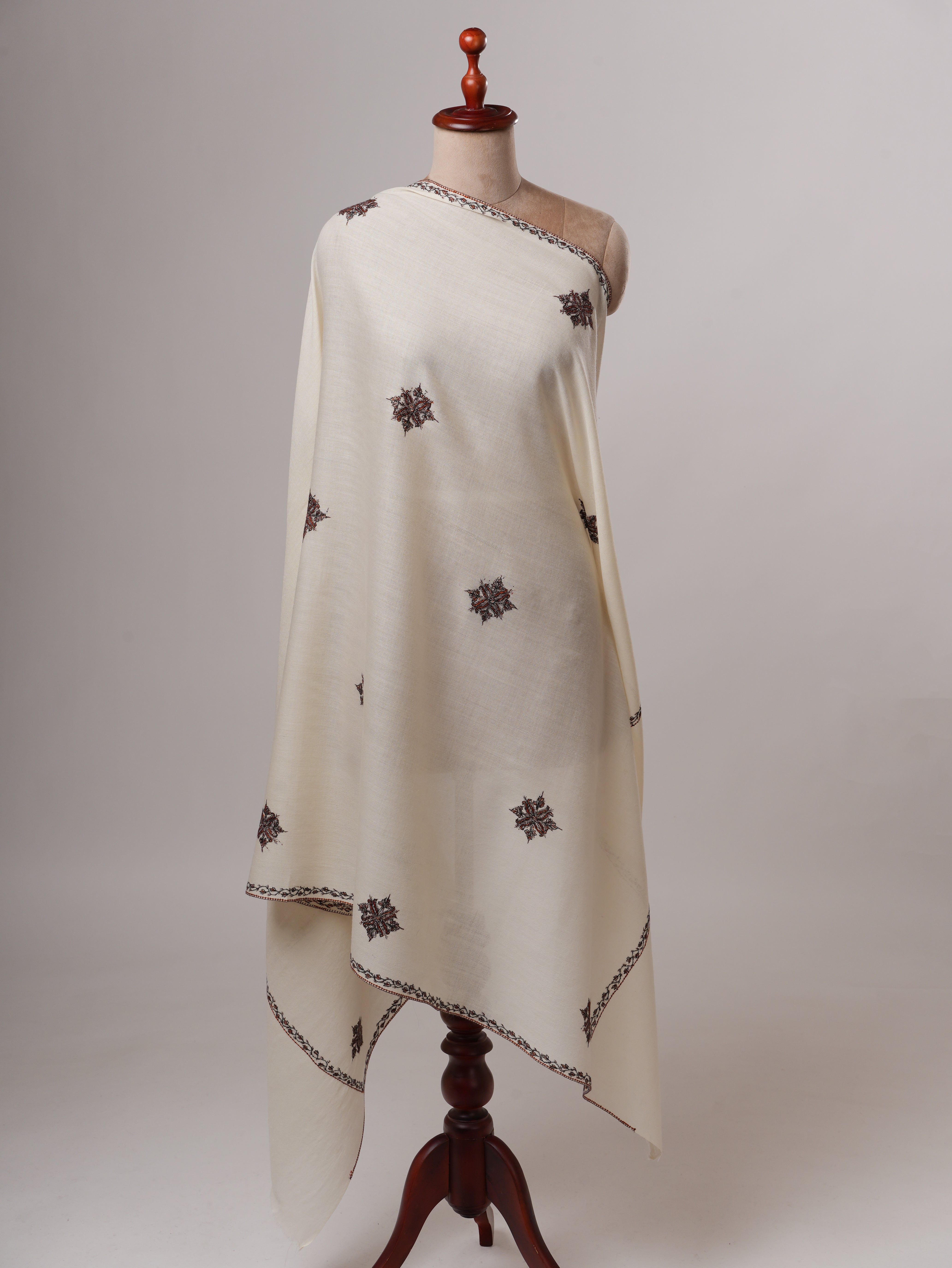 White Buteh Embroidered Kashmiri Fine Wool Shawl – Handcrafted Wrap Shahkaar