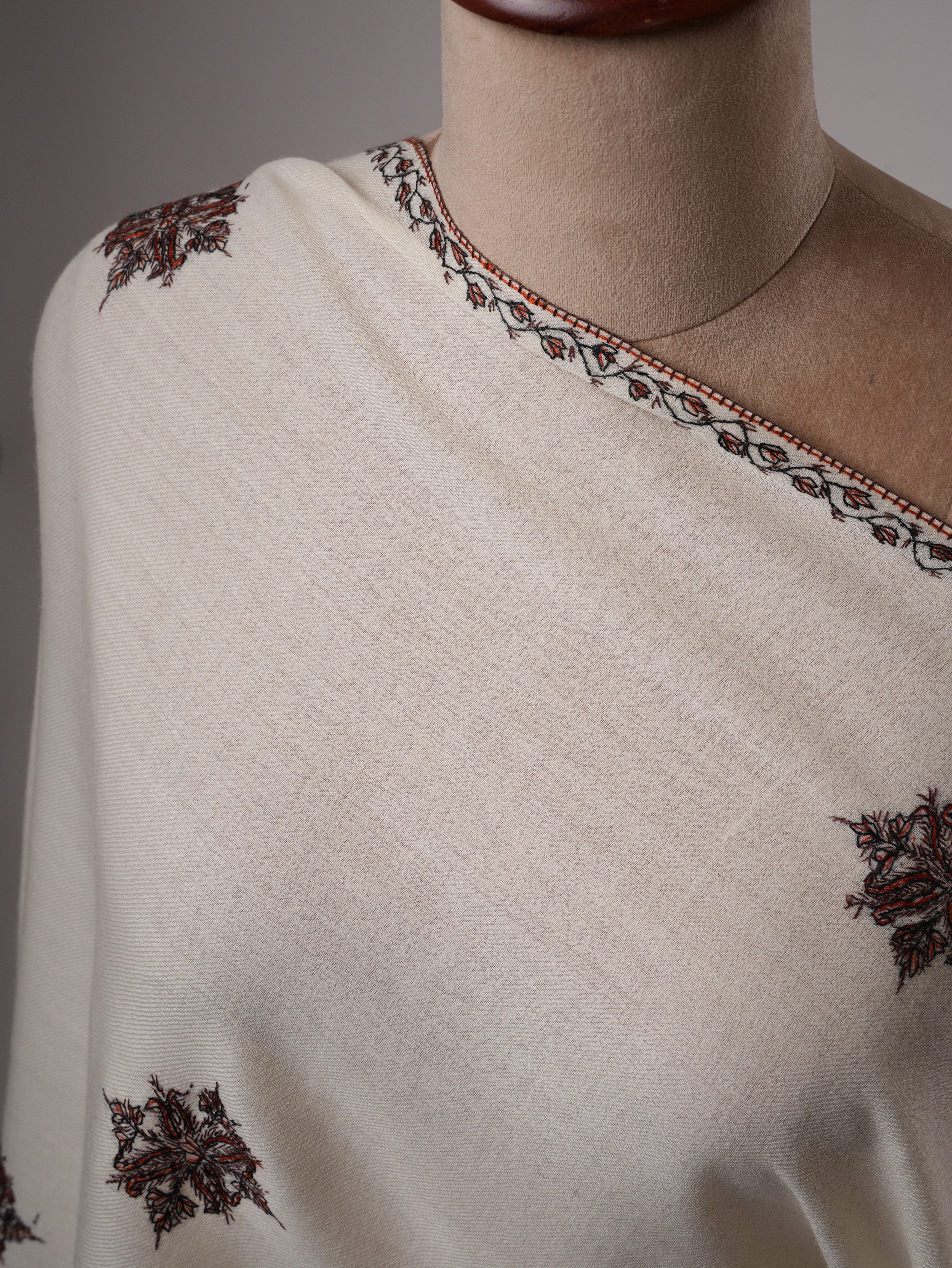 White Buteh Embroidered Kashmiri Fine Wool Shawl – Handcrafted Wrap Shahkaar