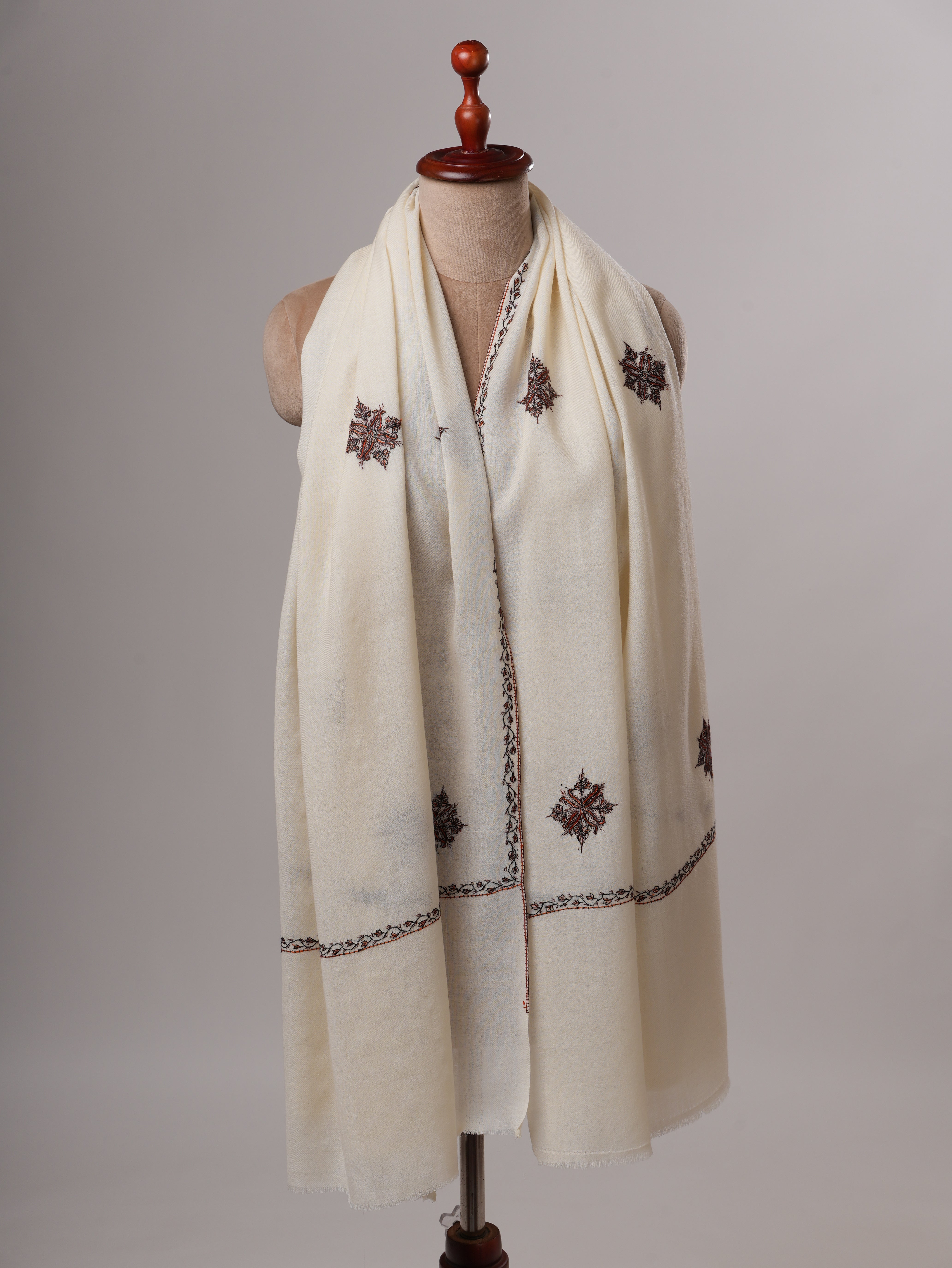 White Buteh Embroidered Kashmiri Fine Wool Shawl – Handcrafted Wrap Shahkaar