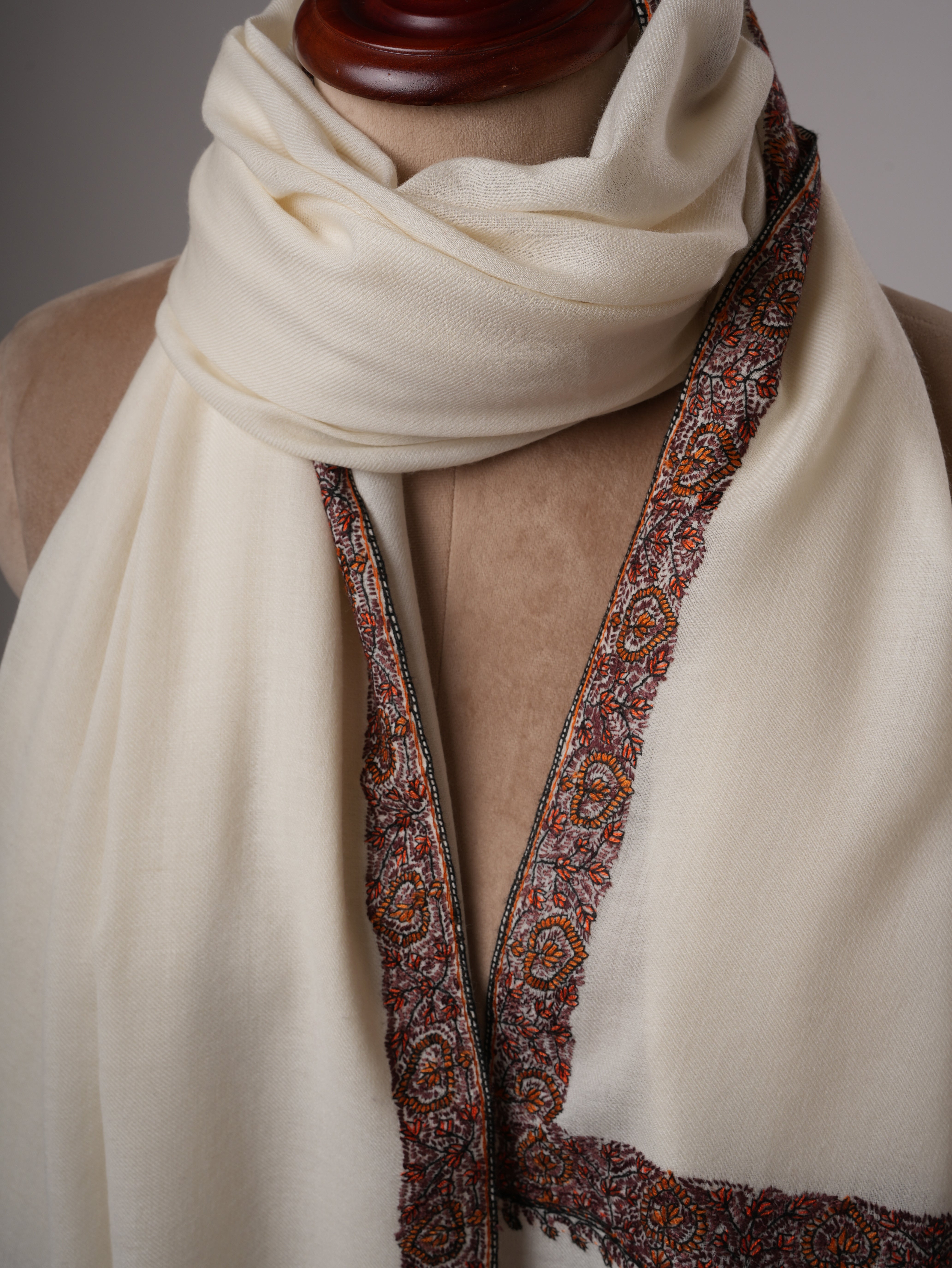 Fine Wool Neemdaur Embroidery Kashmiri Shawl – Handcrafted Elegance Shahkaar