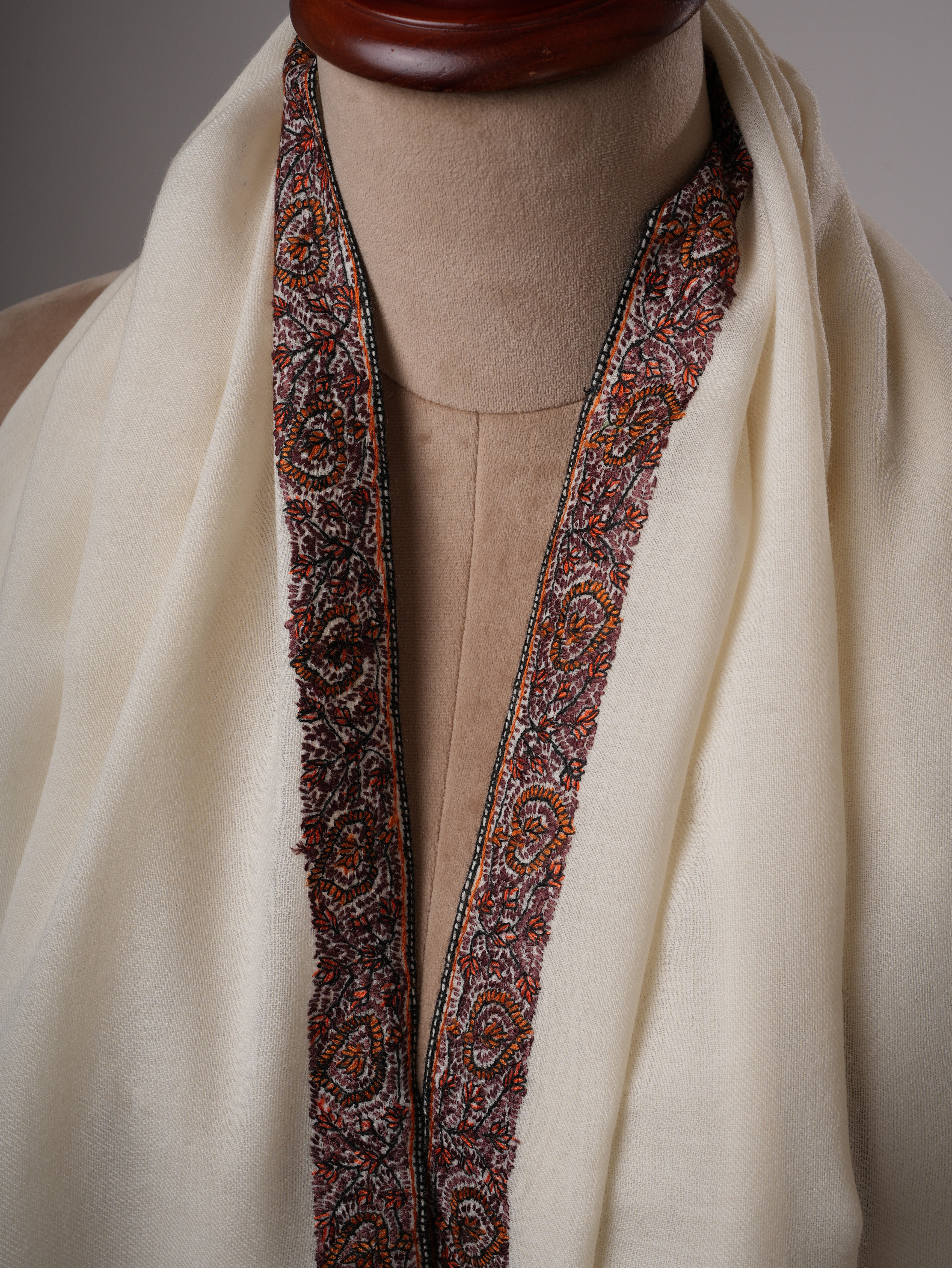 Fine Wool Neemdaur Embroidery Kashmiri Shawl – Handcrafted Elegance Shahkaar