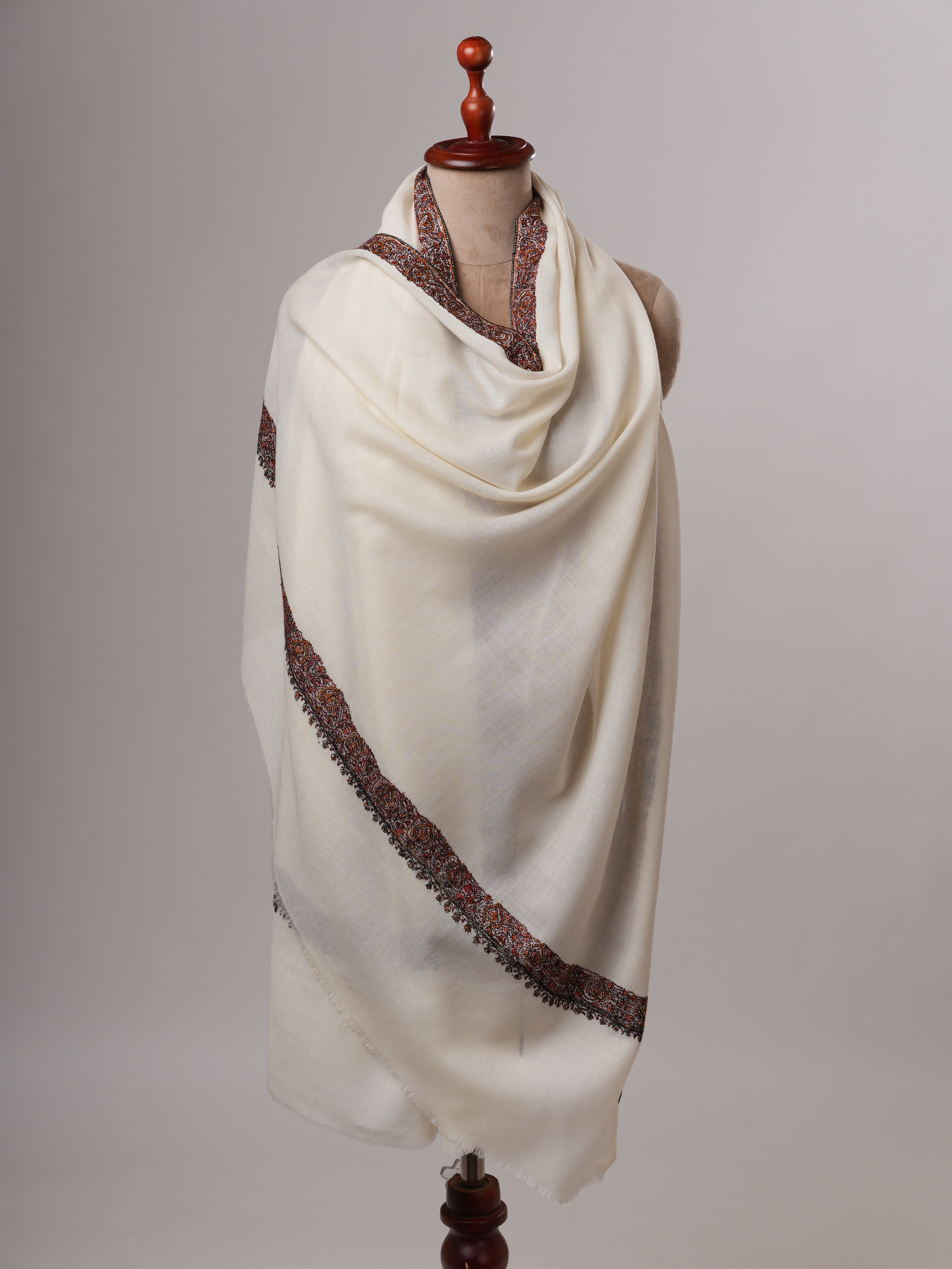 Fine Wool Neemdaur Embroidery Kashmiri Shawl – Handcrafted Elegance Shahkaar