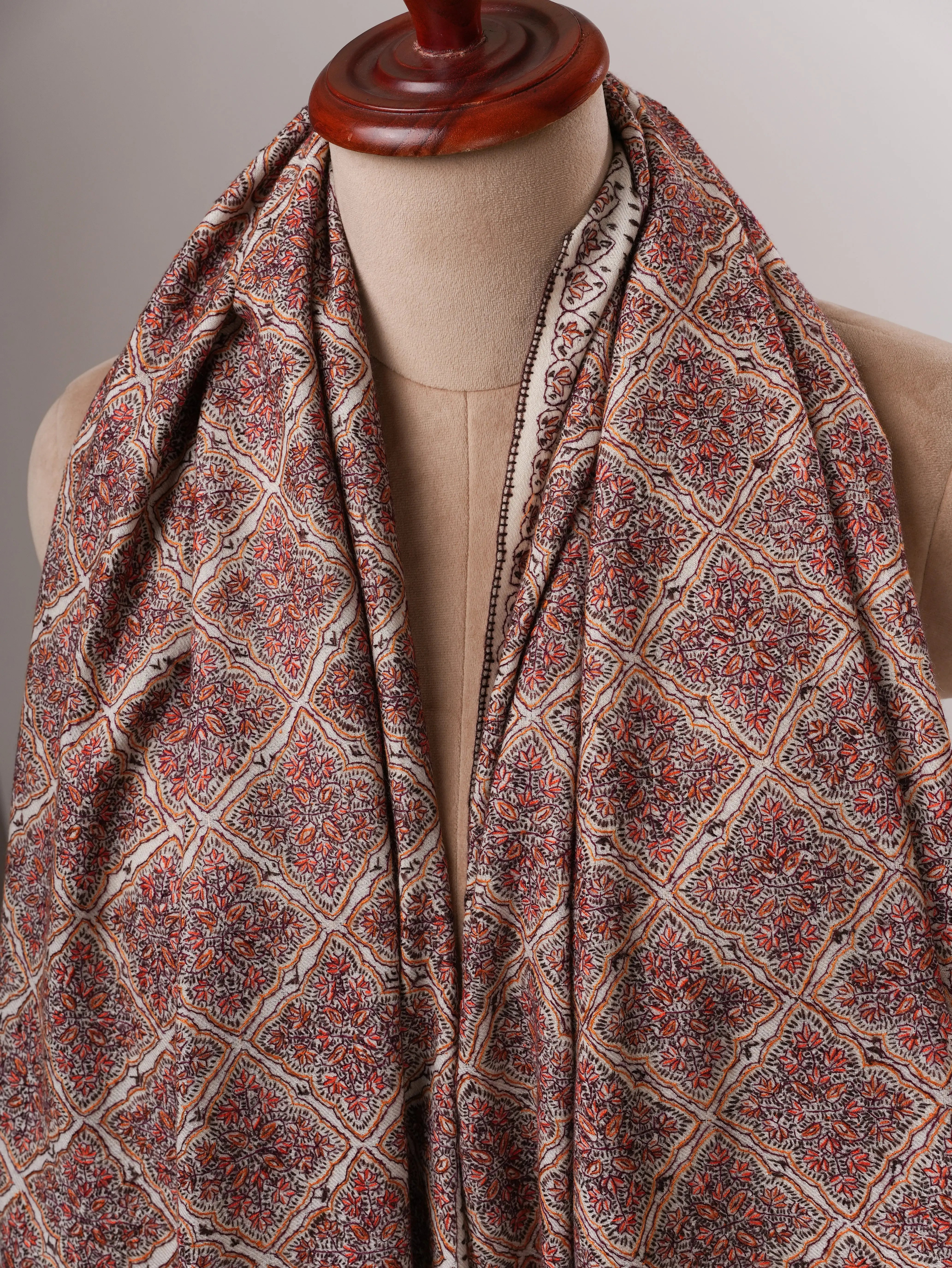 Fine Wool White Shawl with Handcrafted Jamavar Embroidery Shahkaar