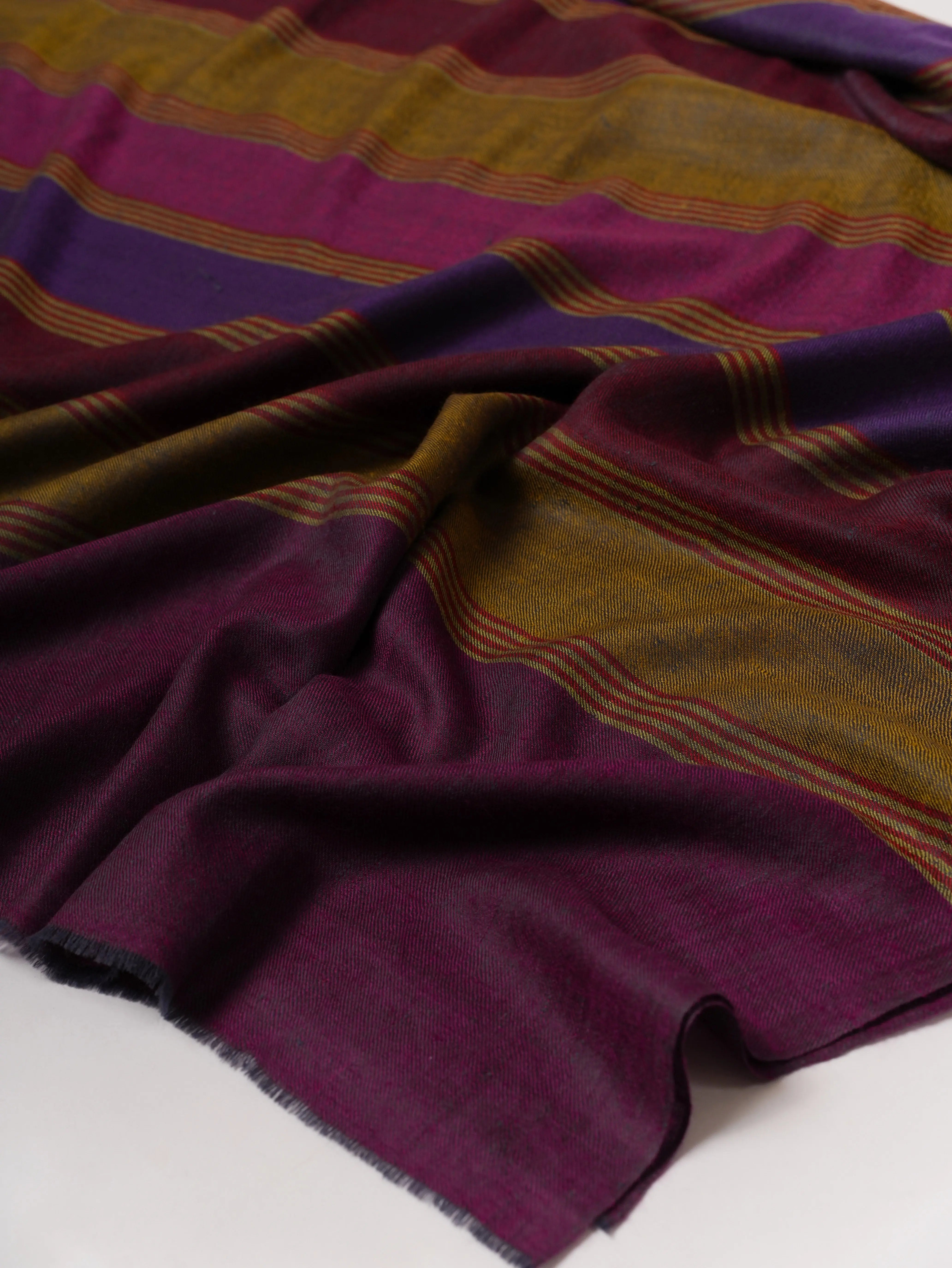 Zeitgenössischer handgewebter Pashmina-Schal mit bunten Streifen