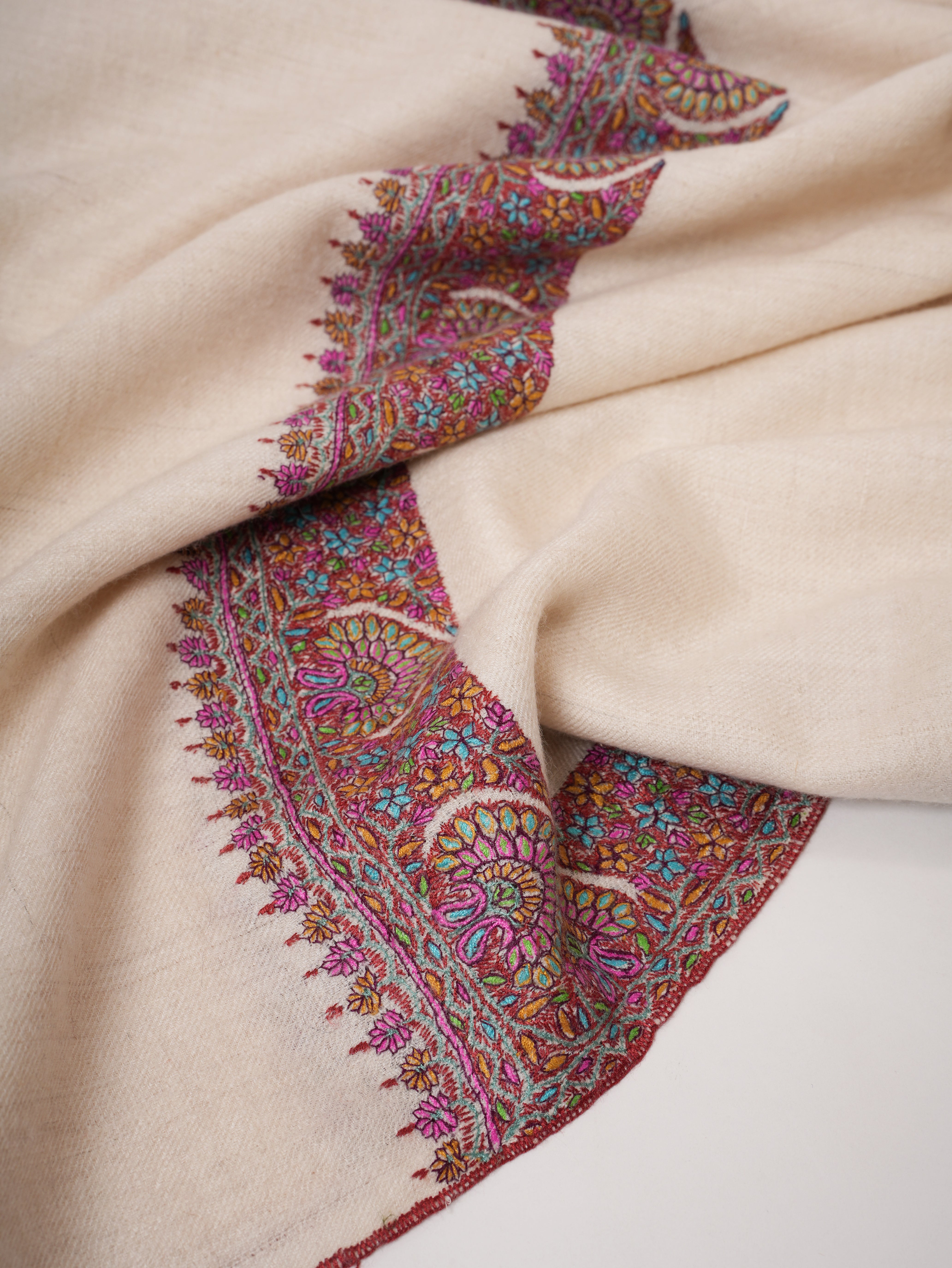 GI Certified Ivory Pashmina Shawl – Handspun with Neemdaur Sozni Embroidery
