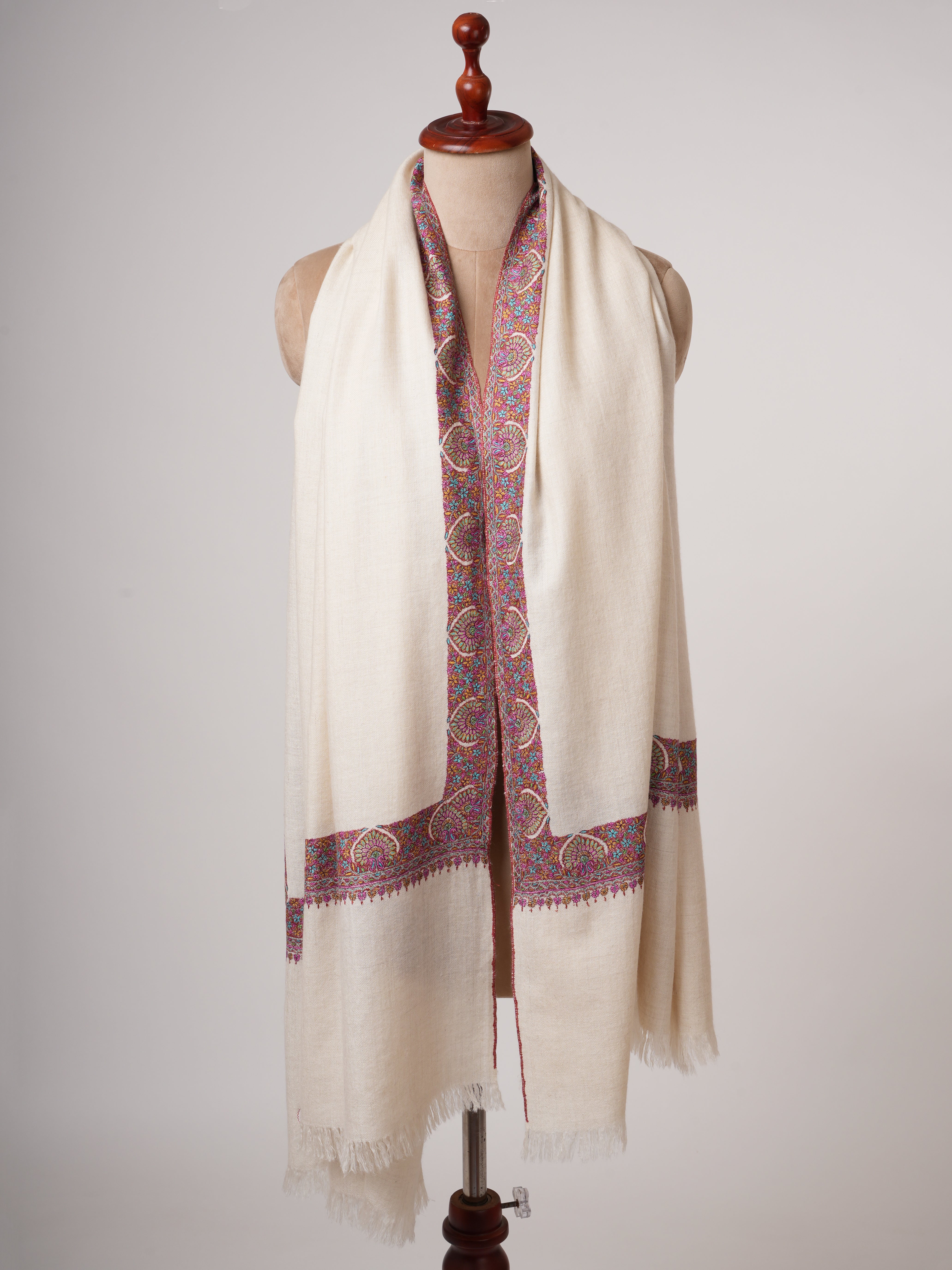 GI Certified Ivory Pashmina Shawl – Handspun with Neemdaur Sozni Embroidery