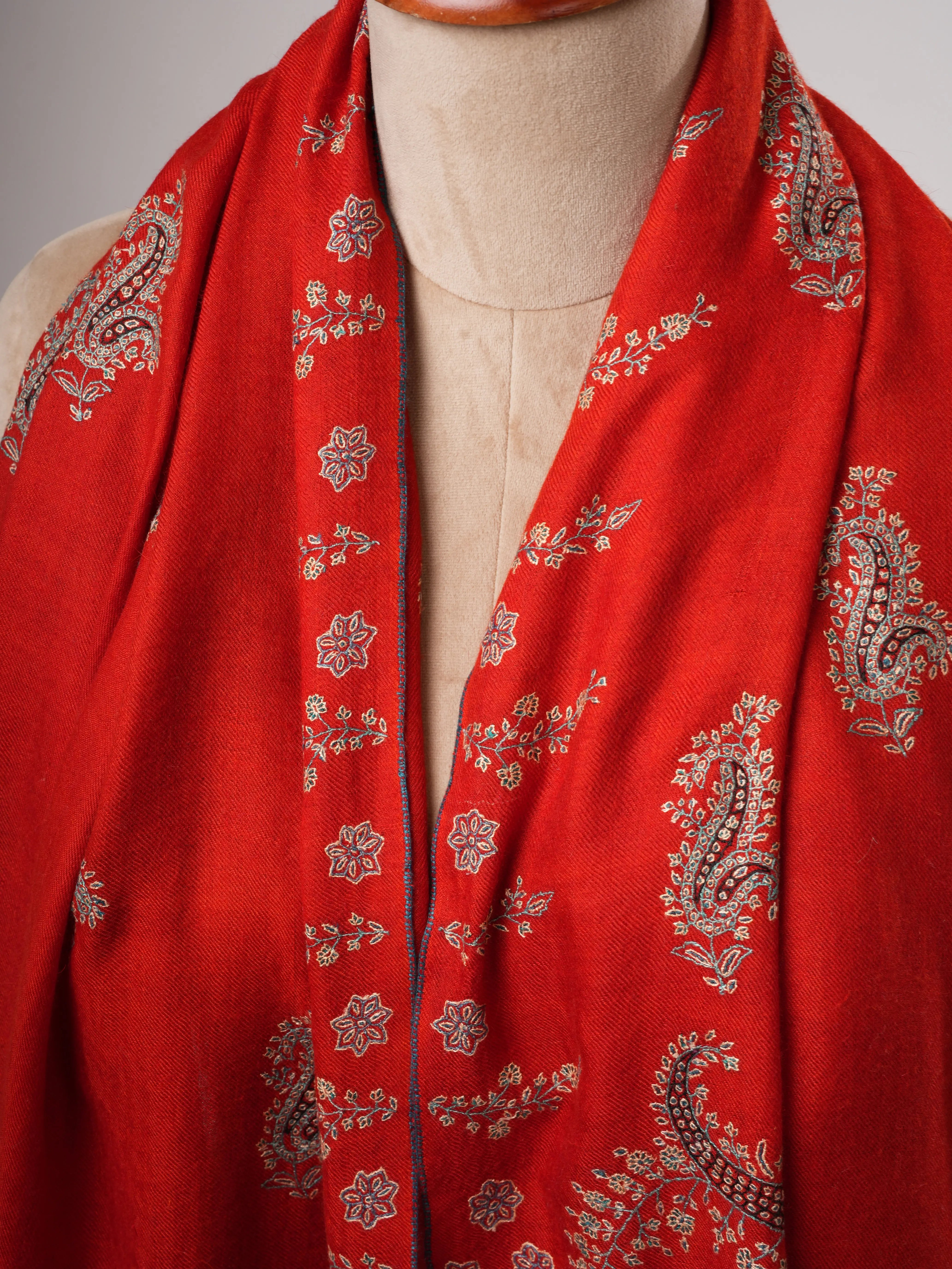 Palla Sozni Embroidered Kashmiri Pashmina Shawl – Handwoven Luxury Shahkaar