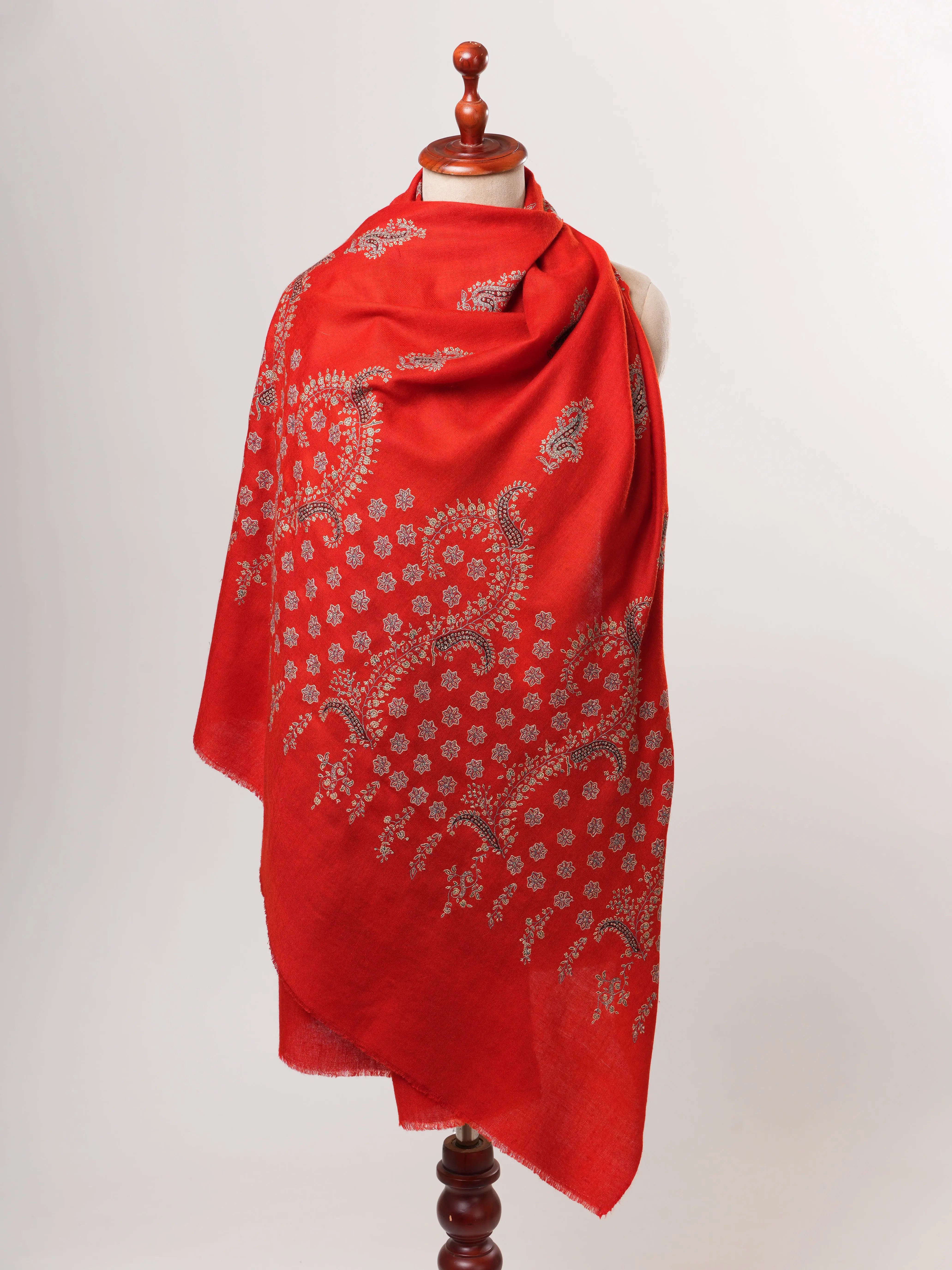 Palla Sozni Embroidered Kashmiri Pashmina Shawl – Handwoven Luxury Shahkaar