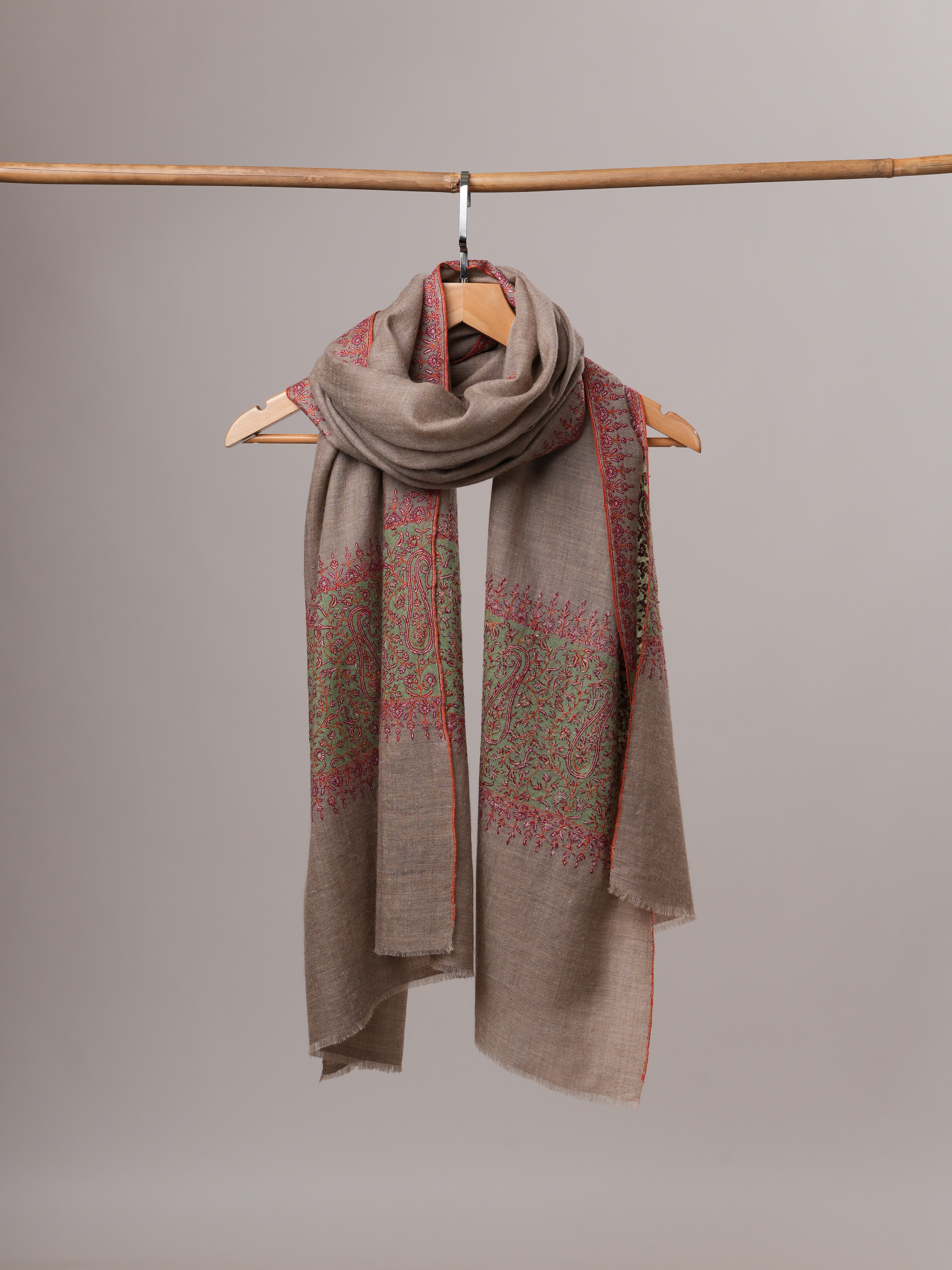 Luxurious Natural Grey Cashmere Wrap with Contrast Palla Detailing Shahkaar