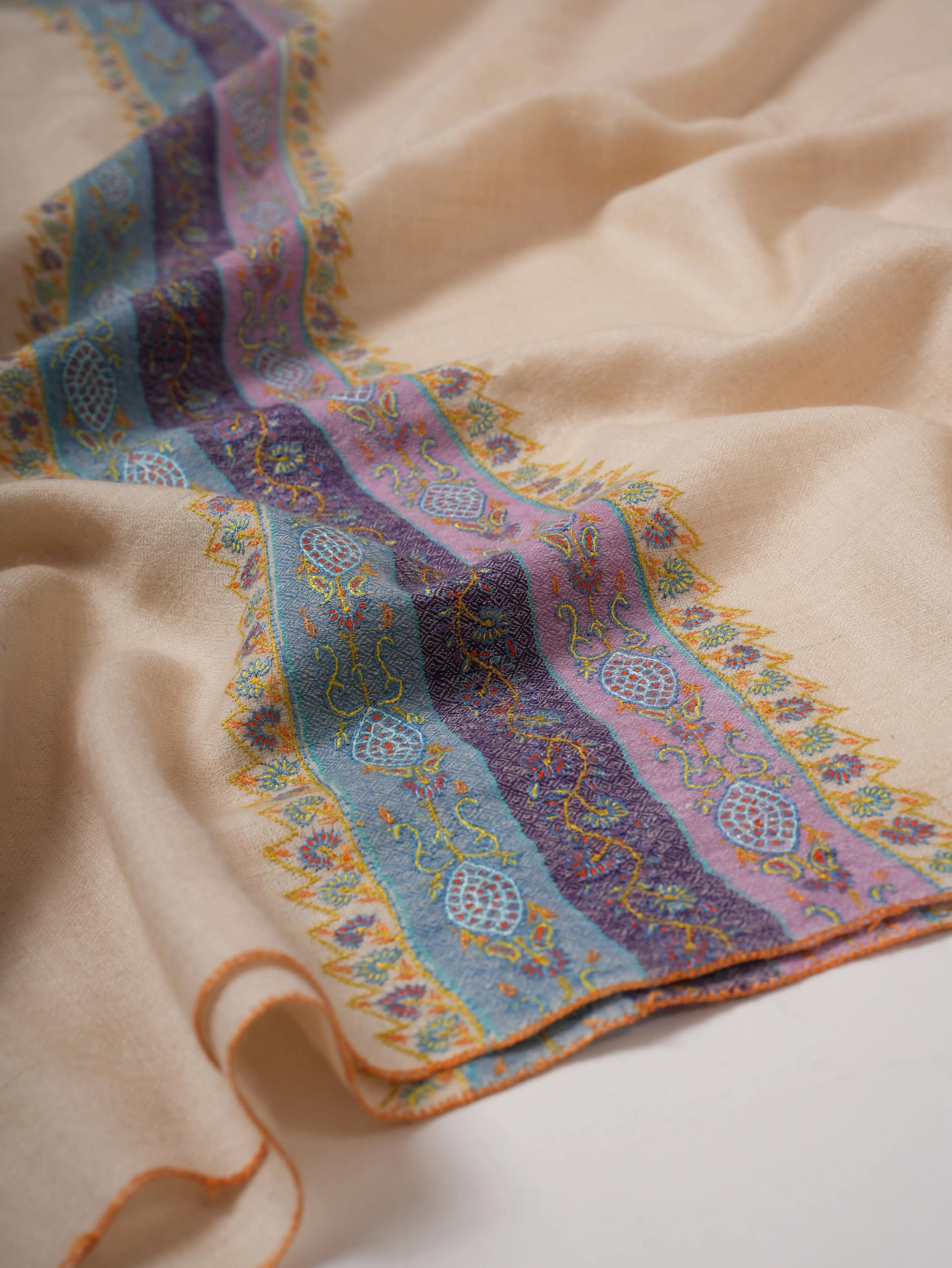Ivory Pashmina Shawl – Handwoven with Sozni Embroidery Shahkaar