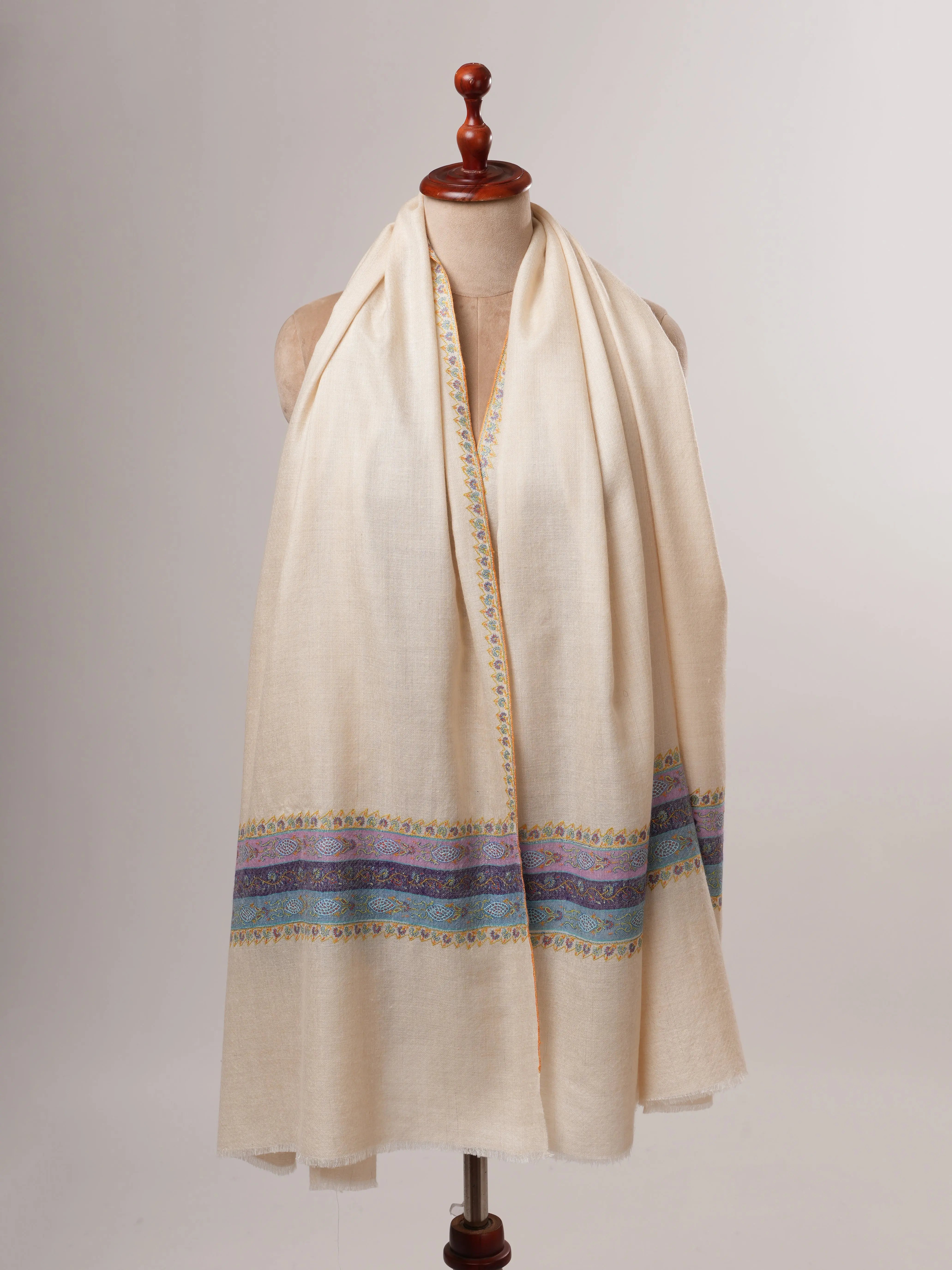 Ivory Pashmina Shawl – Handwoven with Sozni Embroidery Shahkaar