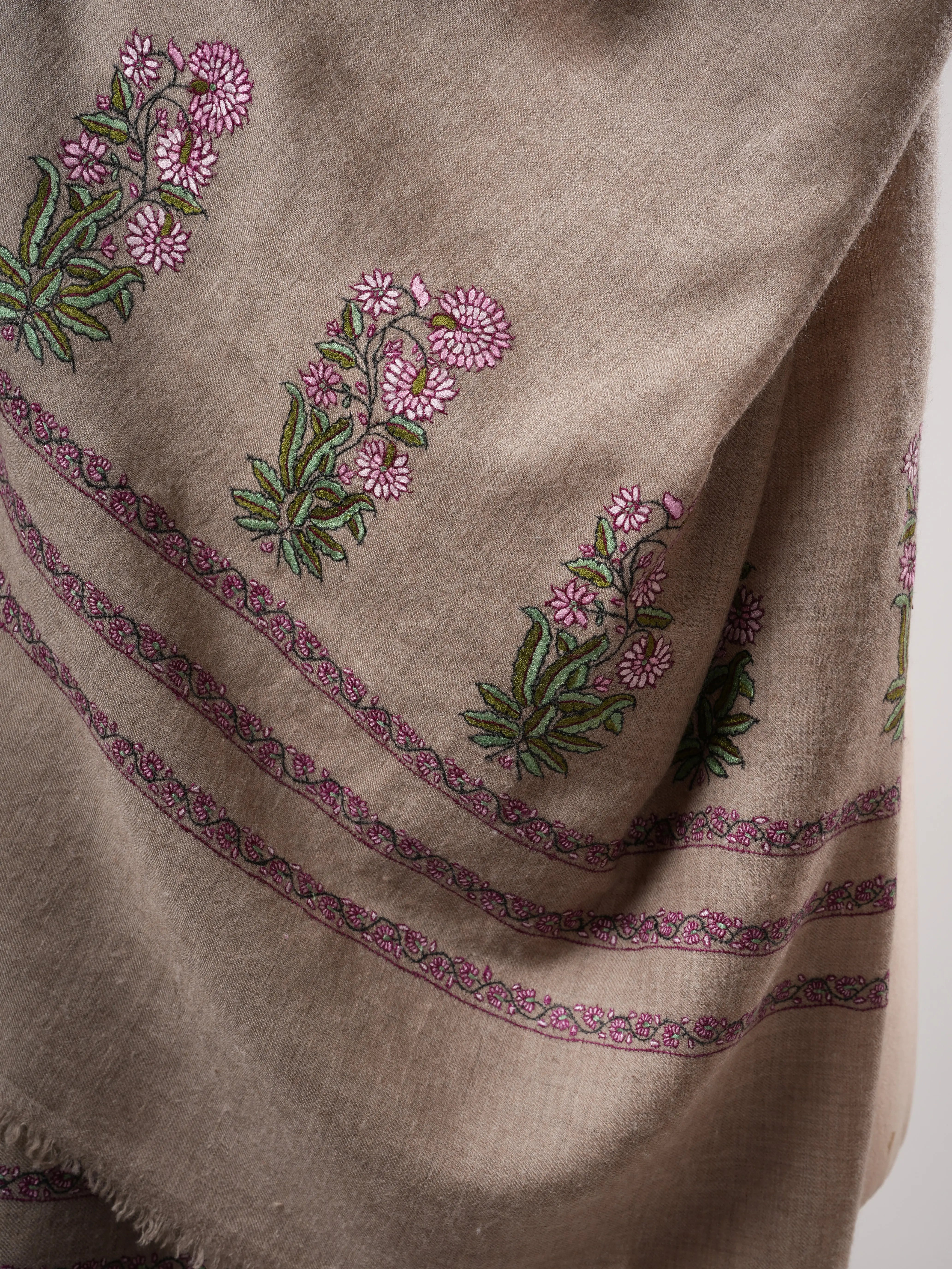 Grey Pashmina Shawl – Handwoven with Mughal Motif Palla Embroidery Shahkaar