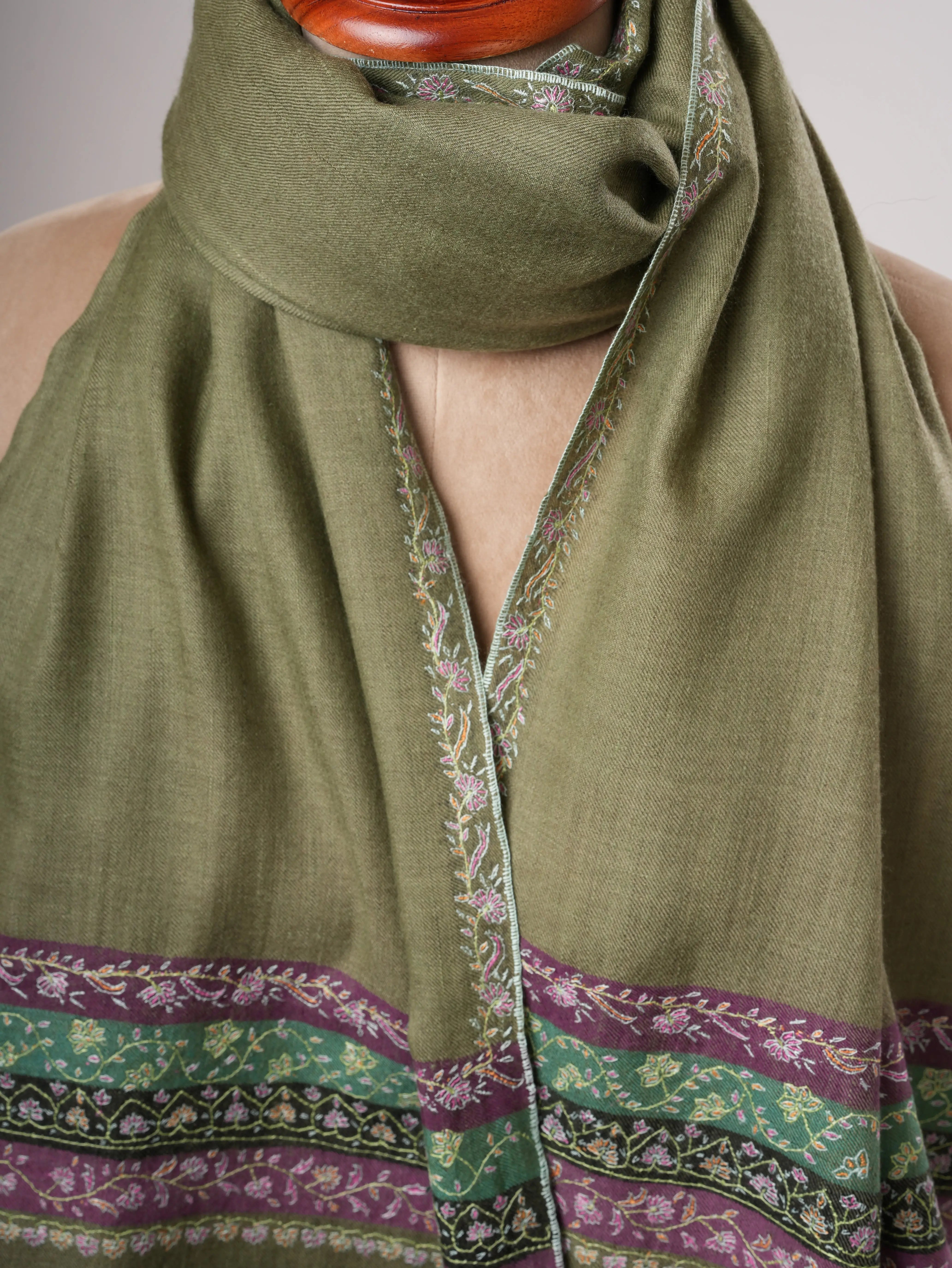 Moss Green Pashmina Shawl – Handwoven with Sozni Palla Embroidery Shahkaar