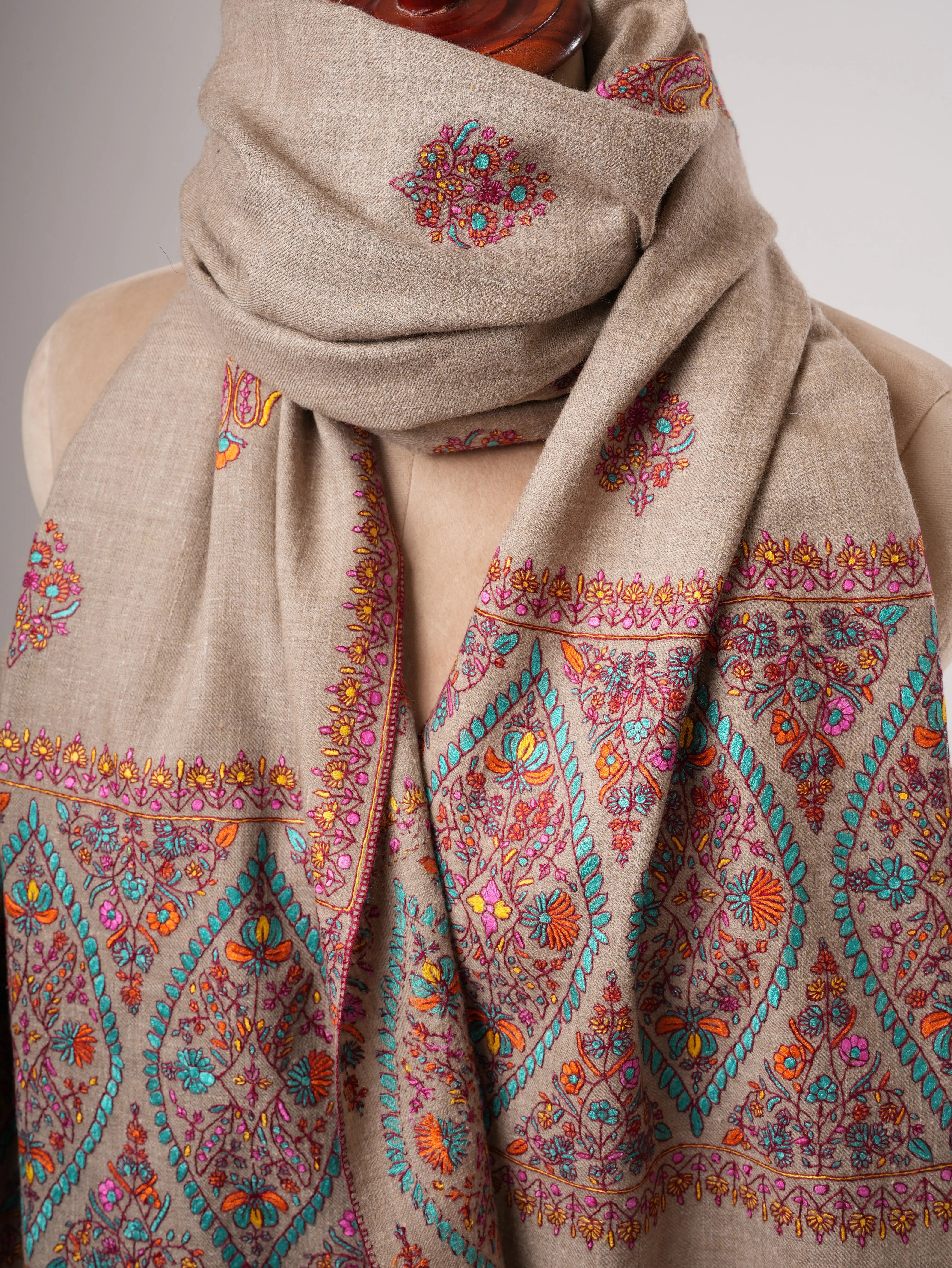 Natural Grey Pashmina Shawl – Handwoven with Palla Embroidery Shahkaar
